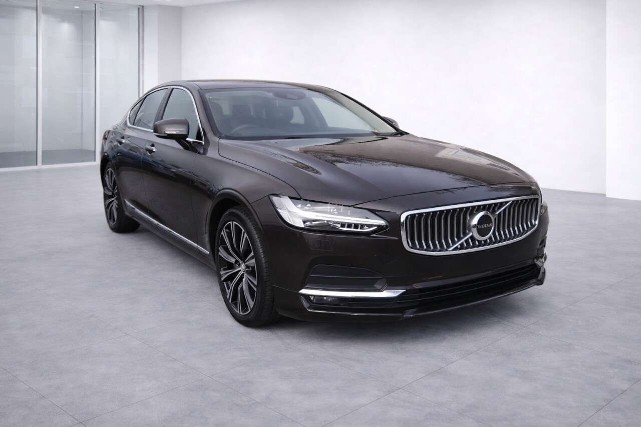 A 2020 VOLVO S90 RECHARGE T8 INSCRIPTION AWD A 2020 VOLVO S90 RECHARGE T8 INSCRIPTION AWD