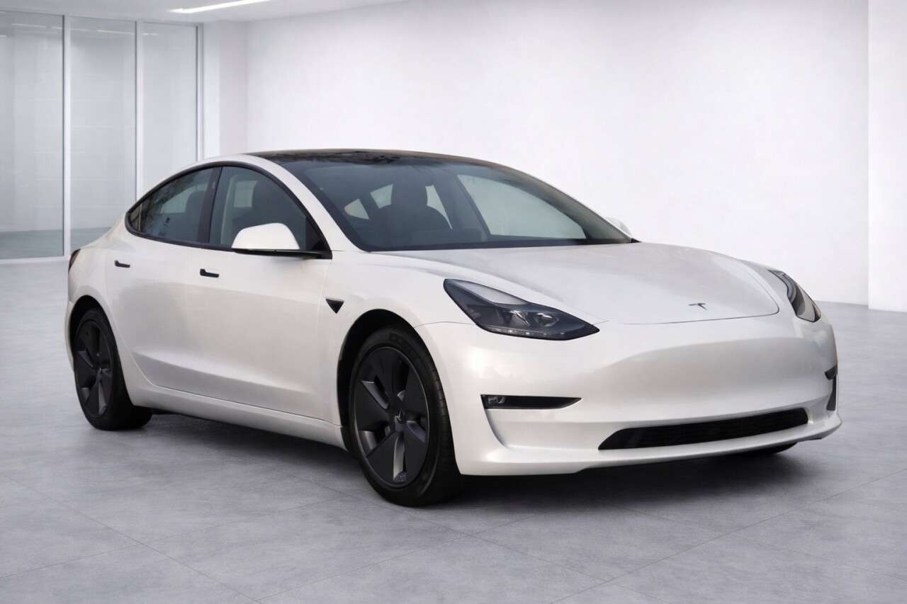 A 2021 TESLA MODEL 3 (Dual Motor) Long Range Saloon 4dr Electric Auto 4WDE (346 ps) A 2021 TESLA MODEL 3 (Dual Motor) Long Range Saloon 4dr Electric Auto 4WDE (346 ps)