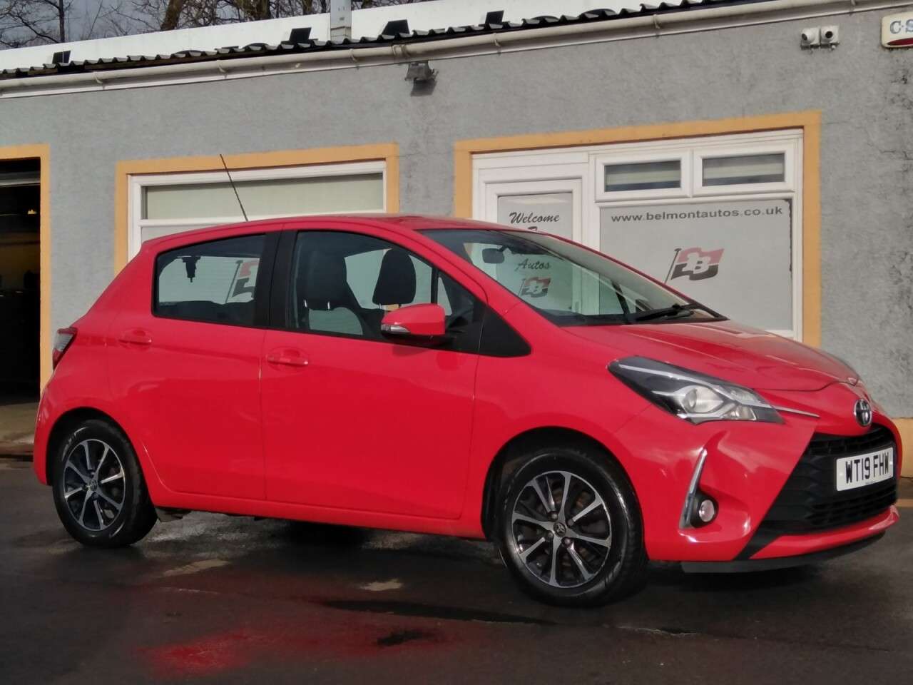 A 2019 TOYOTA YARIS 1.5 VVT-i Icon Tech Hatchback 5dr Petrol Manual Euro 6 (111 ps) A 2019 TOYOTA YARIS 1.5 VVT-i Icon Tech Hatchback 5dr Petrol Manual Euro 6 (111 ps)