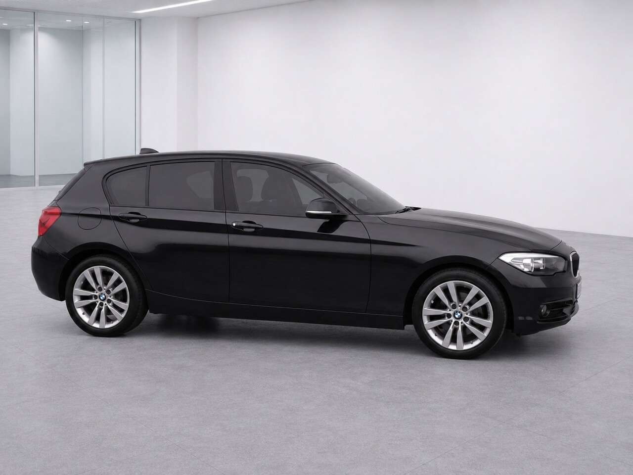 A 2018 BMW 1 SERIES 1.5 118i Sport Hatchback 5dr Petrol Manual Euro 6 (s/s) (136 ps) A 2018 BMW 1 SERIES 1.5 118i Sport Hatchback 5dr Petrol Manual Euro 6 (s/s) (136 ps)