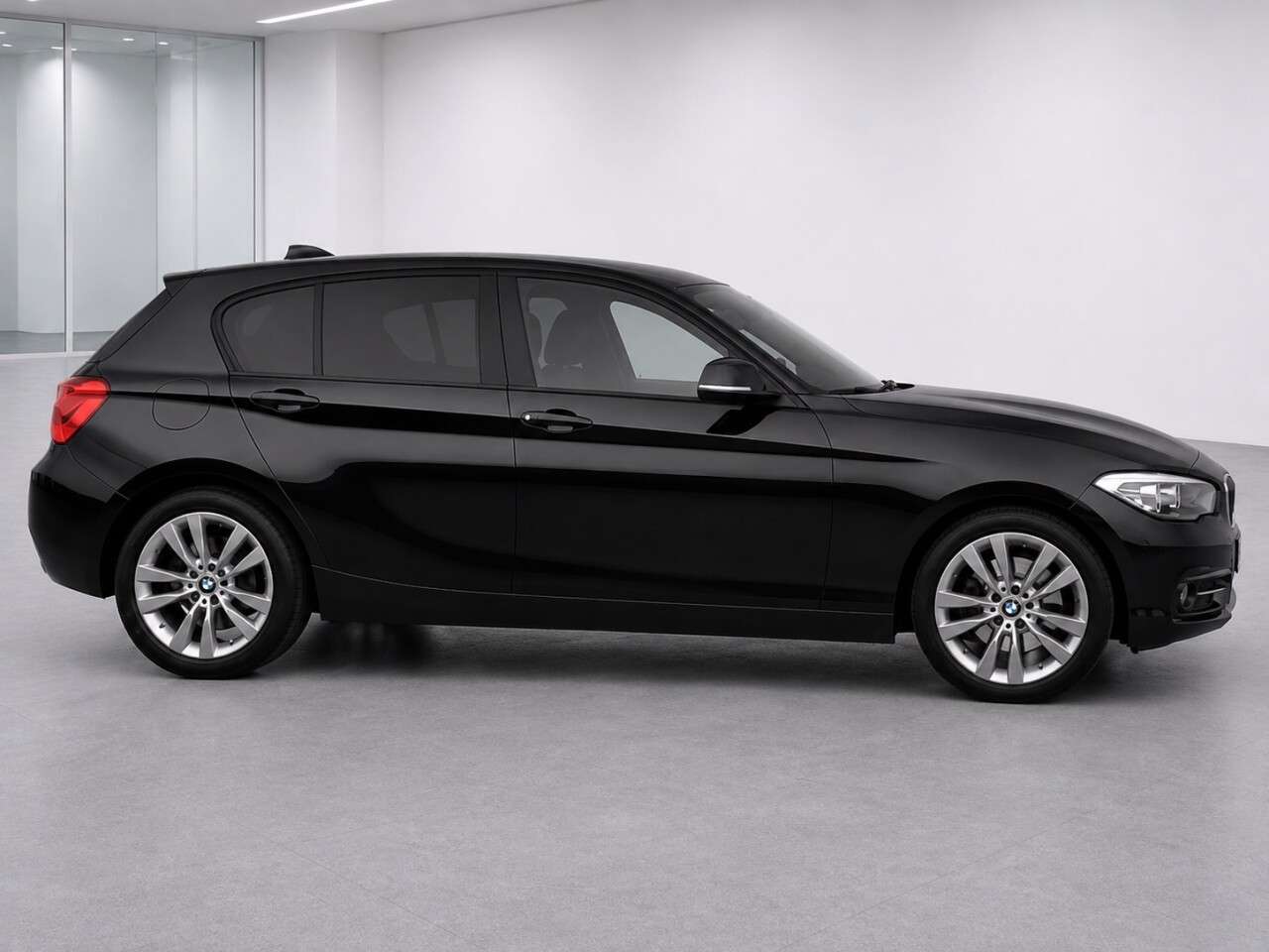A 2018 BMW 1 SERIES 1.5 118i Sport Hatchback 5dr Petrol Manual Euro 6 (s/s) (136 ps) A 2018 BMW 1 SERIES 1.5 118i Sport Hatchback 5dr Petrol Manual Euro 6 (s/s) (136 ps)