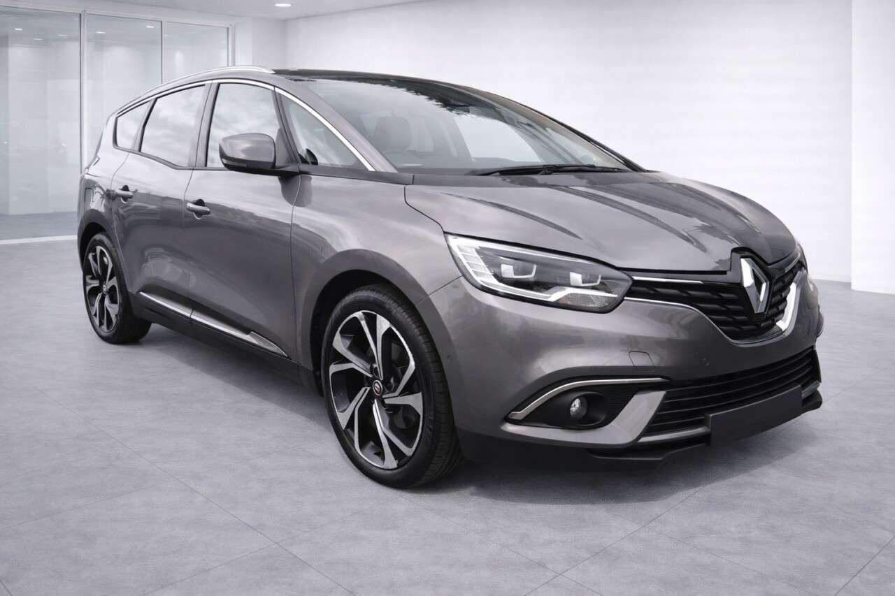 A 2017 RENAULT GRAND SCENIC 1.6 dCi Signature Nav MPV 5dr Diesel EDC Euro 6 (s/s) (160 ps) A 2017 RENAULT GRAND SCENIC 1.6 dCi Signature Nav MPV 5dr Diesel EDC Euro 6 (s/s) (160 ps)