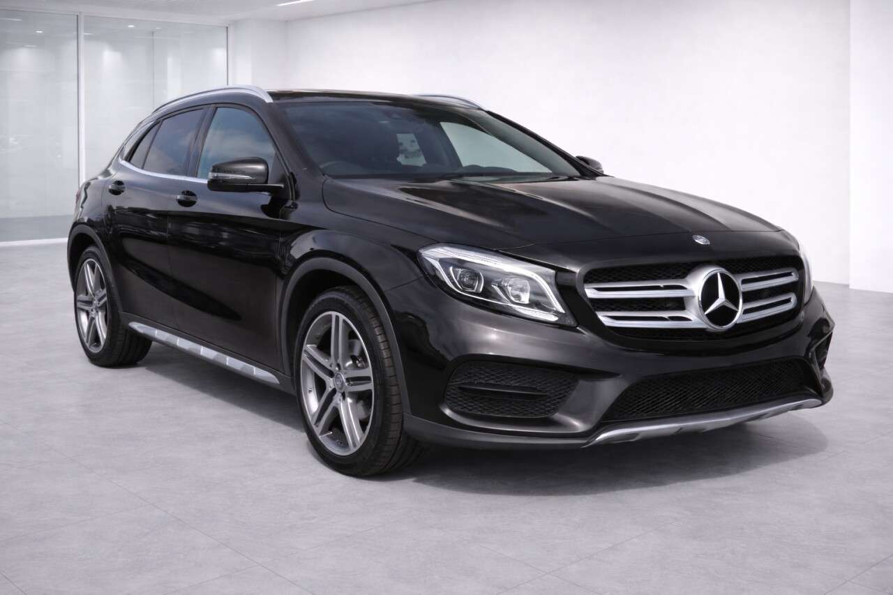 A 2016 MERCEDES-BENZ 180 2.1 GLA220d AMG Line SUV 5dr Diesel 7G-DCT 4MATIC Euro 6 (s/s) (177 ps) A 2016 MERCEDES-BENZ 180 2.1 GLA220d AMG Line SUV 5dr Diesel 7G-DCT 4MATIC Euro 6 (s/s) (177 ps)