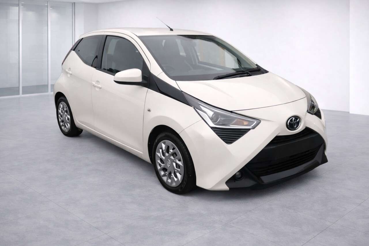 A 2019 TOYOTA AYGO 1.0 VVT-i x-play Hatchback 5dr Petrol Manual Euro 6 (71 ps) A 2019 TOYOTA AYGO 1.0 VVT-i x-play Hatchback 5dr Petrol Manual Euro 6 (71 ps)