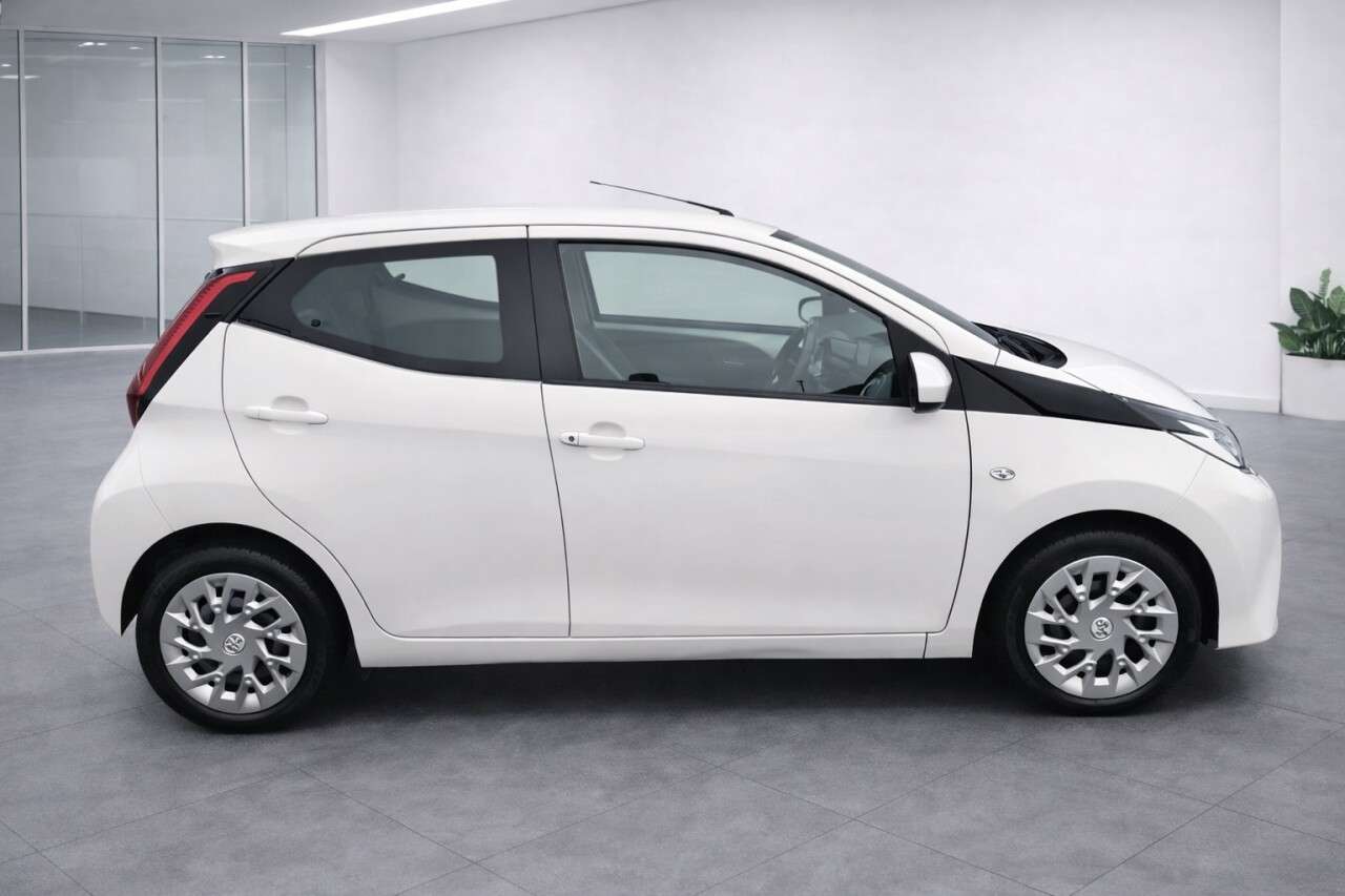 A 2019 TOYOTA AYGO 1.0 VVT-i x-play Hatchback 5dr Petrol Manual Euro 6 (71 ps) A 2019 TOYOTA AYGO 1.0 VVT-i x-play Hatchback 5dr Petrol Manual Euro 6 (71 ps)