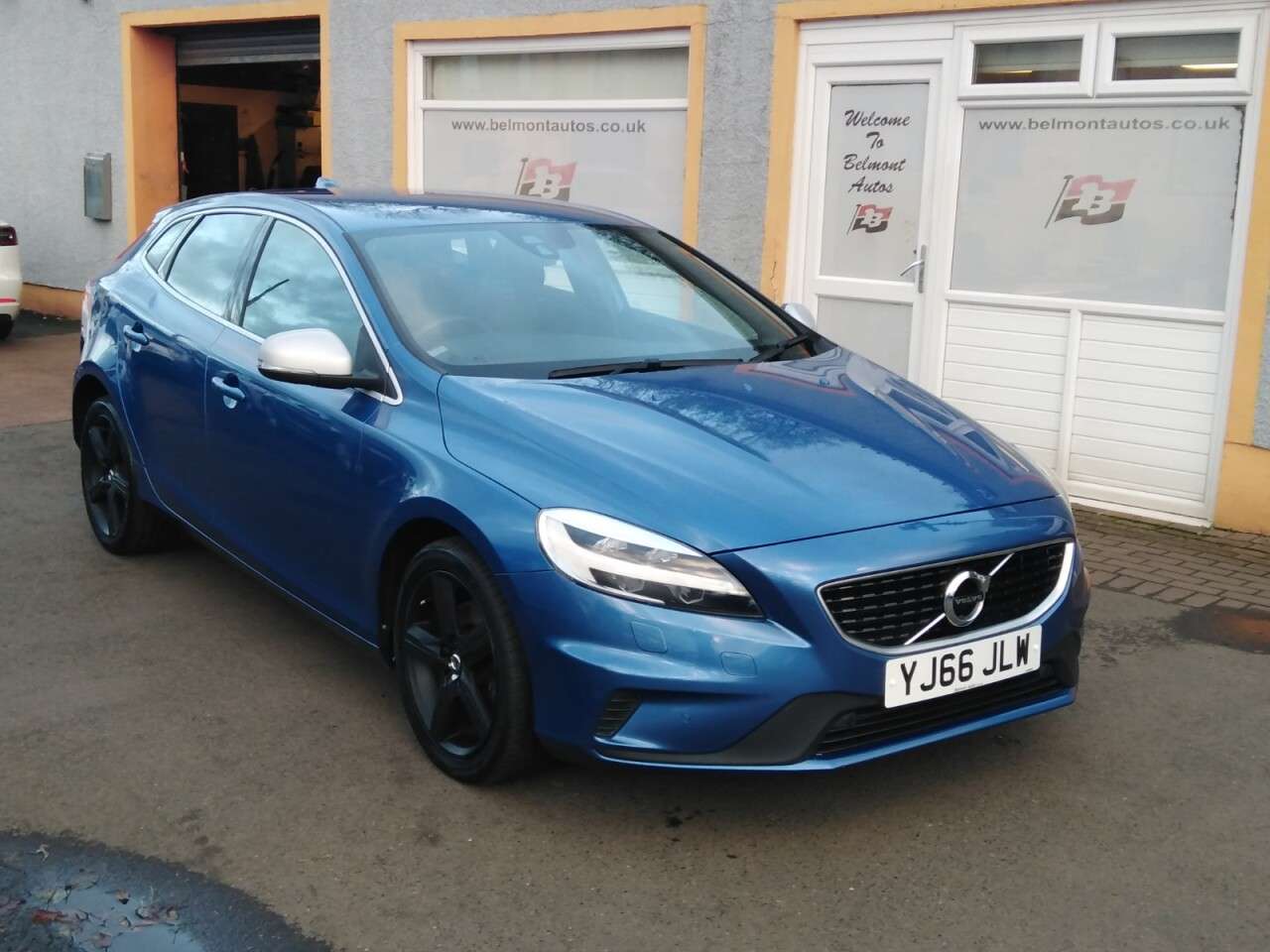 2016 VOLVO V40 2016 VOLVO V40