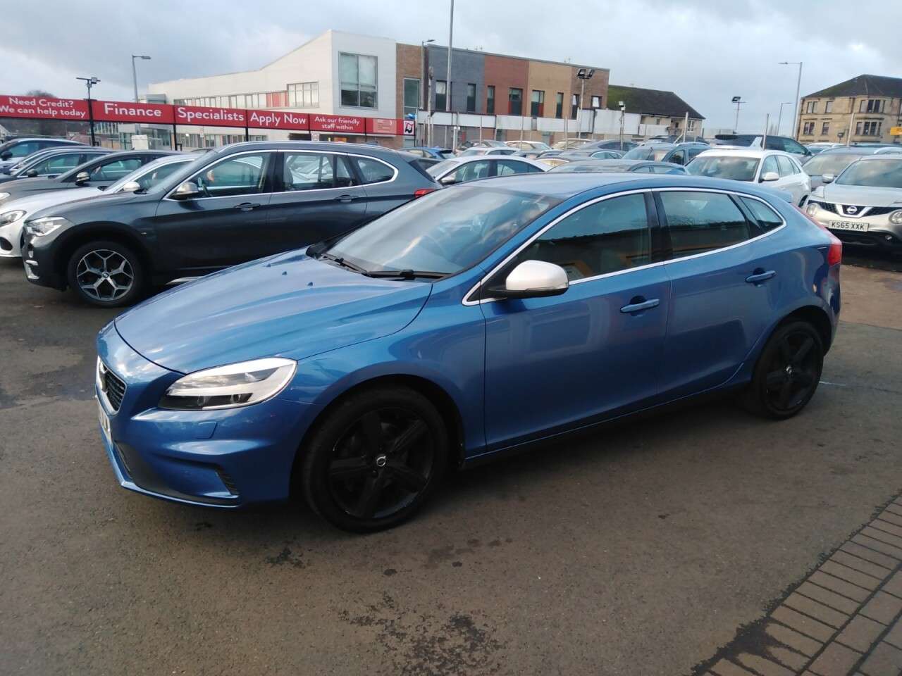 2016 VOLVO V40 2016 VOLVO V40
