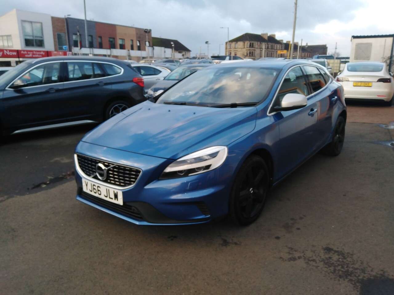 2016 VOLVO V40 2016 VOLVO V40