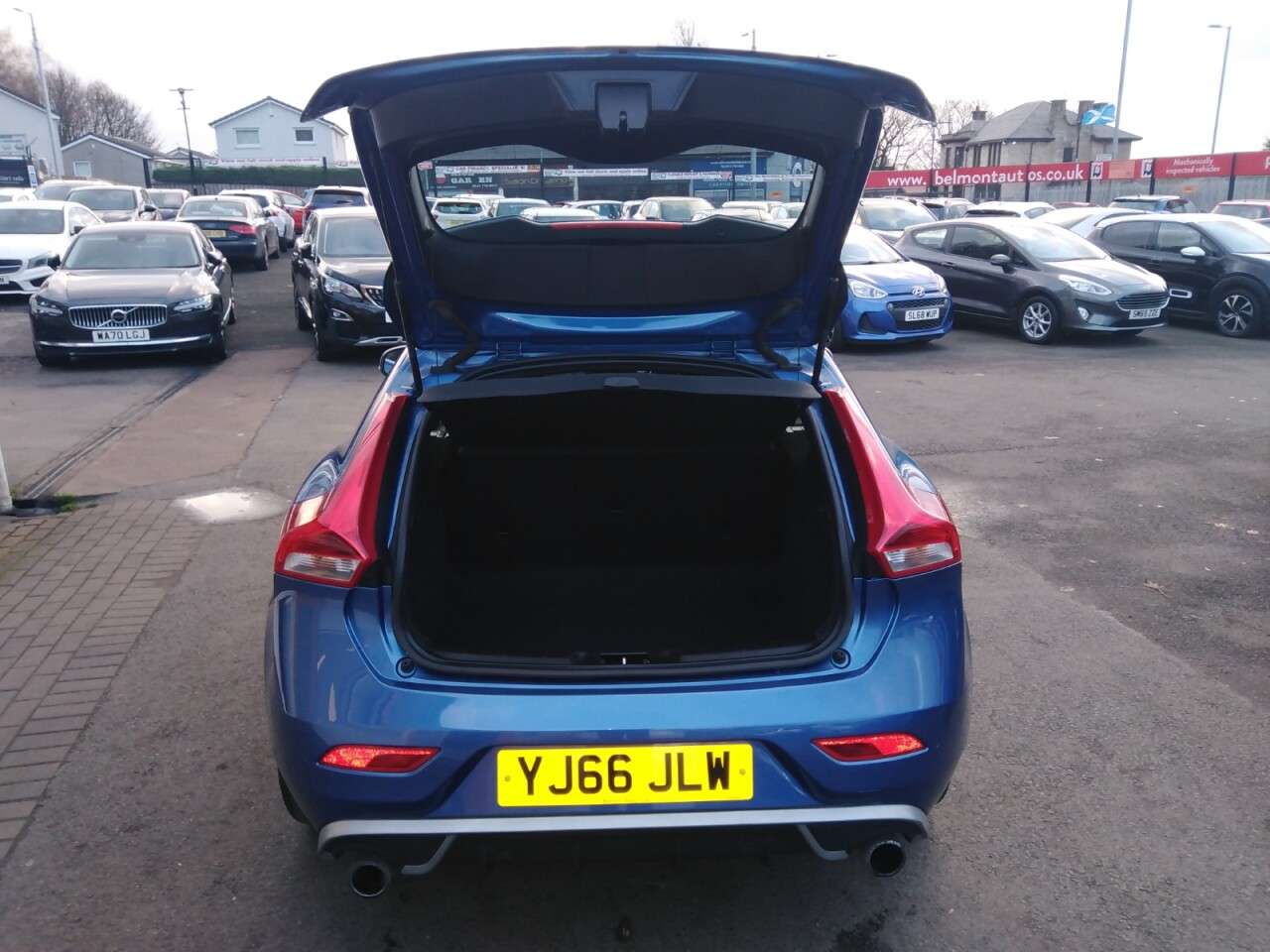 2016 VOLVO V40 2016 VOLVO V40