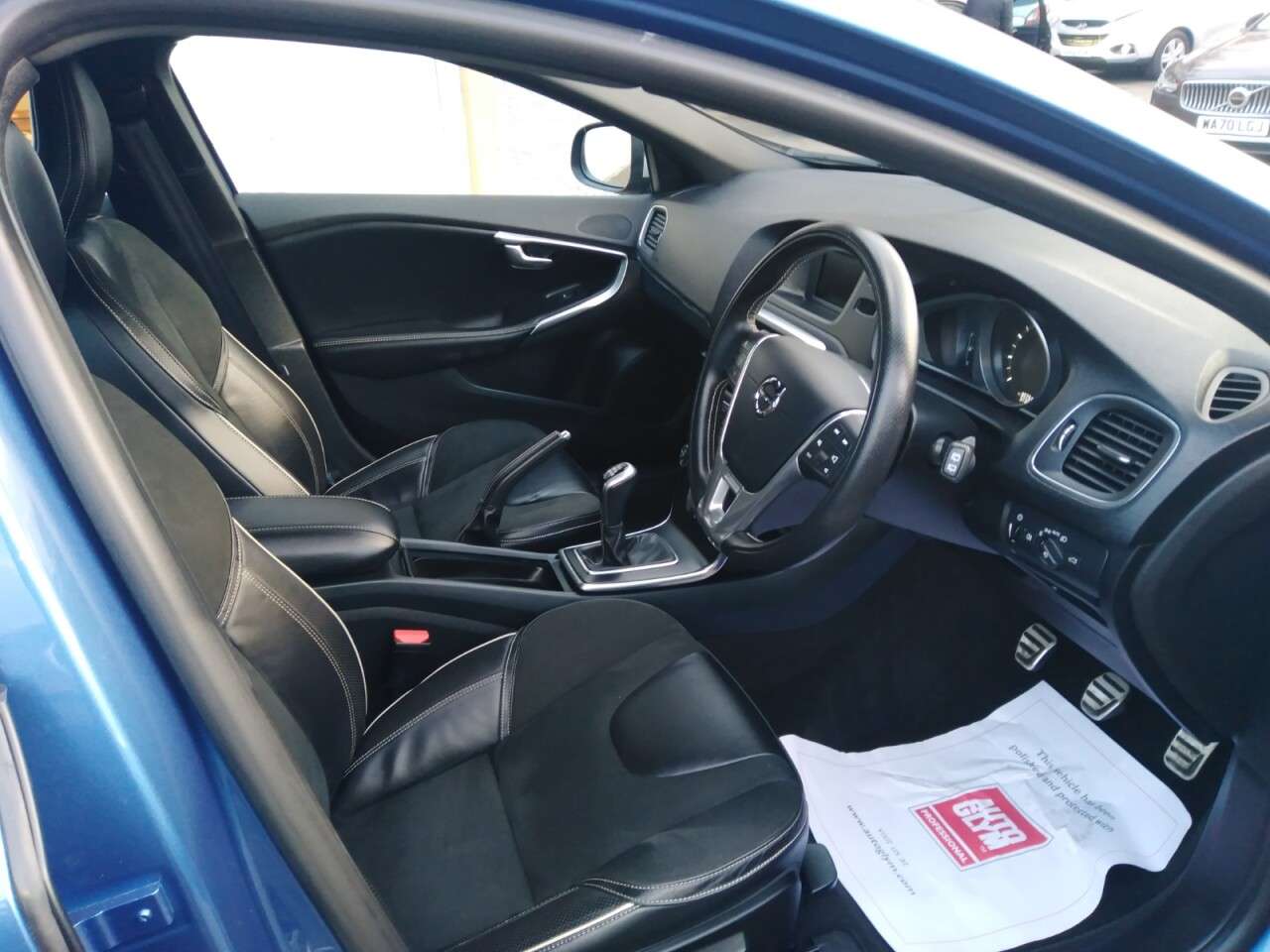 2016 VOLVO V40 2016 VOLVO V40