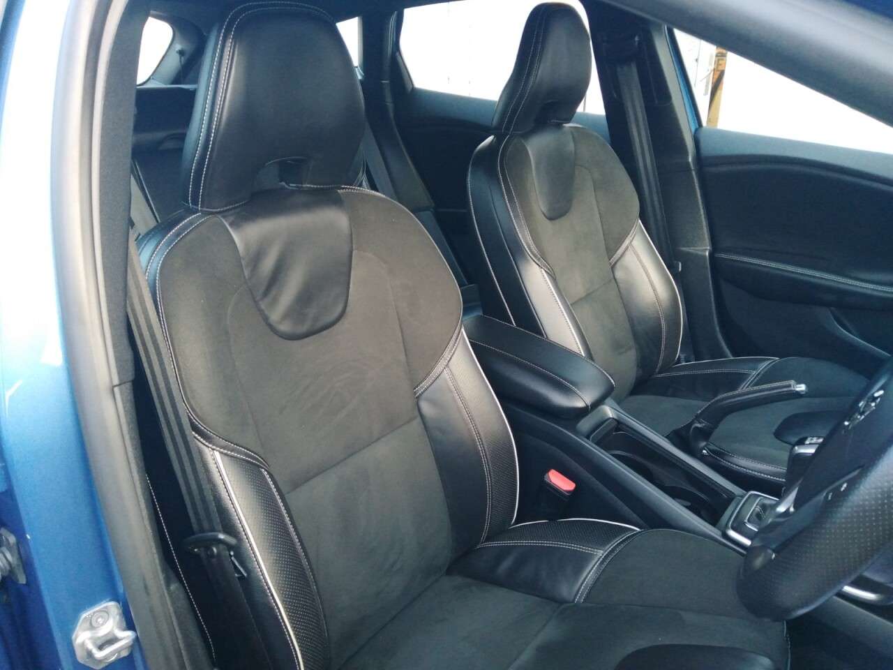 2016 VOLVO V40 2016 VOLVO V40