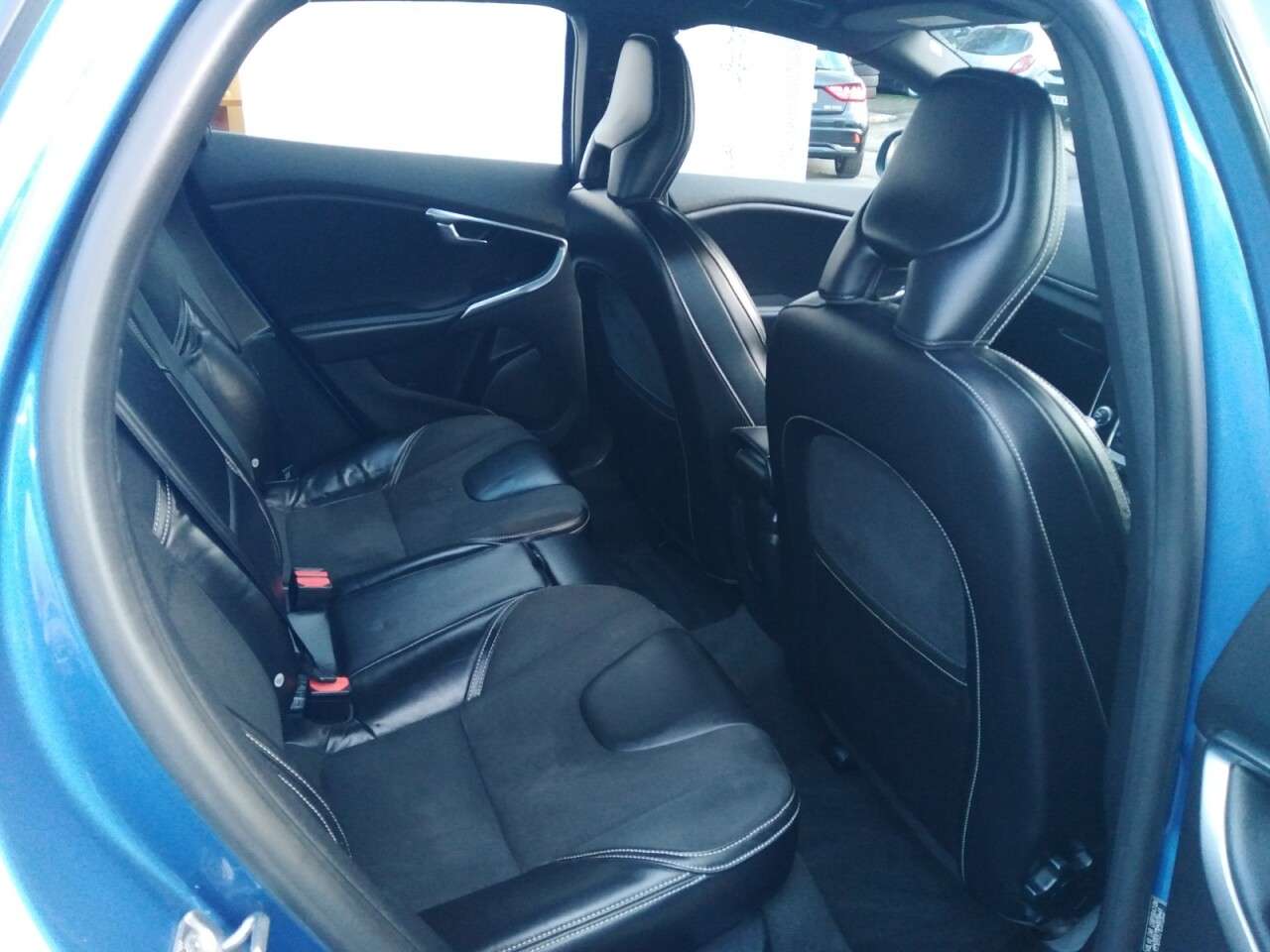 2016 VOLVO V40 2016 VOLVO V40