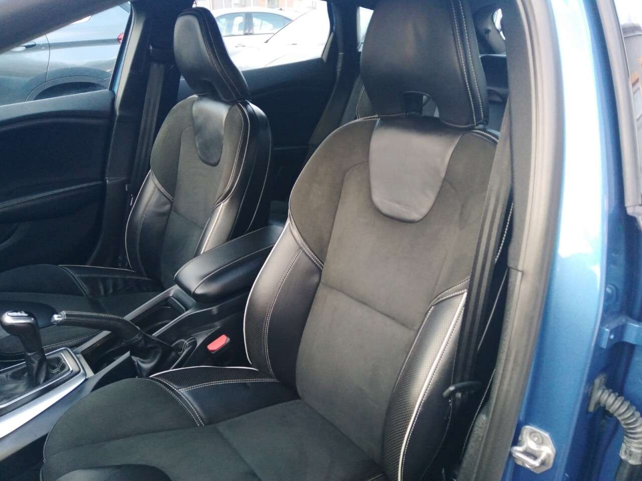 2016 VOLVO V40 2016 VOLVO V40