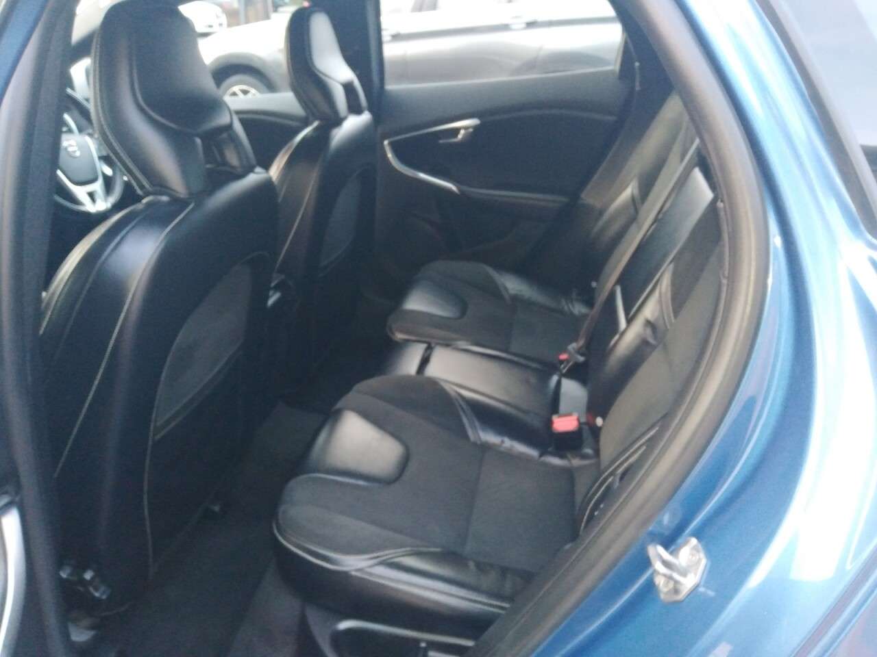 2016 VOLVO V40 2016 VOLVO V40