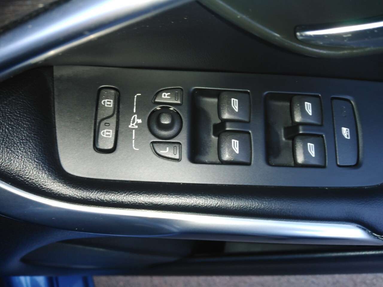 2016 VOLVO V40 2016 VOLVO V40