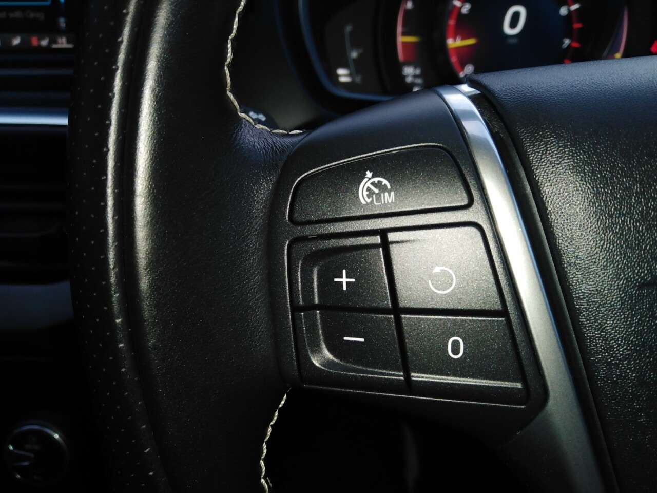 2016 VOLVO V40 2016 VOLVO V40