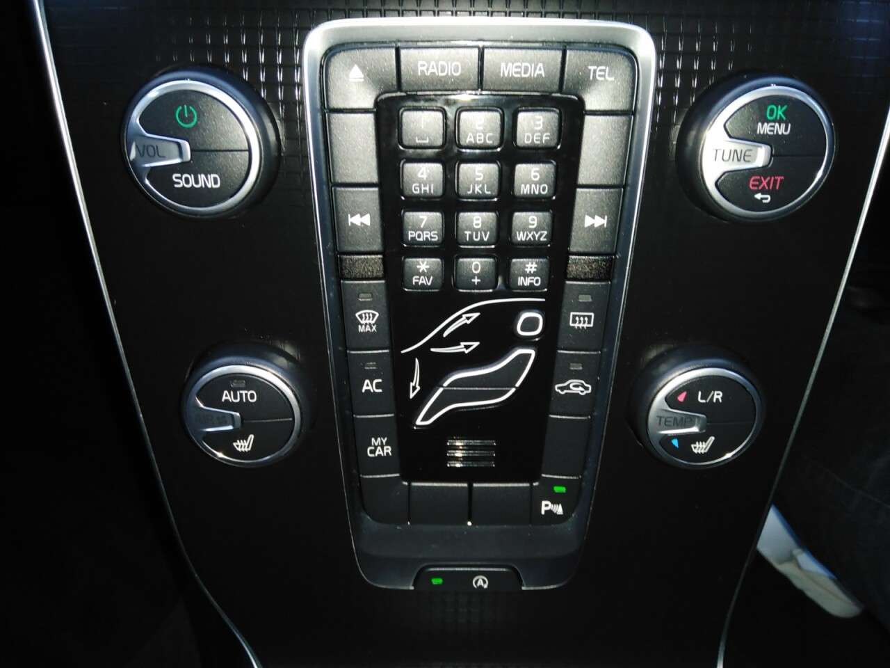 2016 VOLVO V40 2016 VOLVO V40