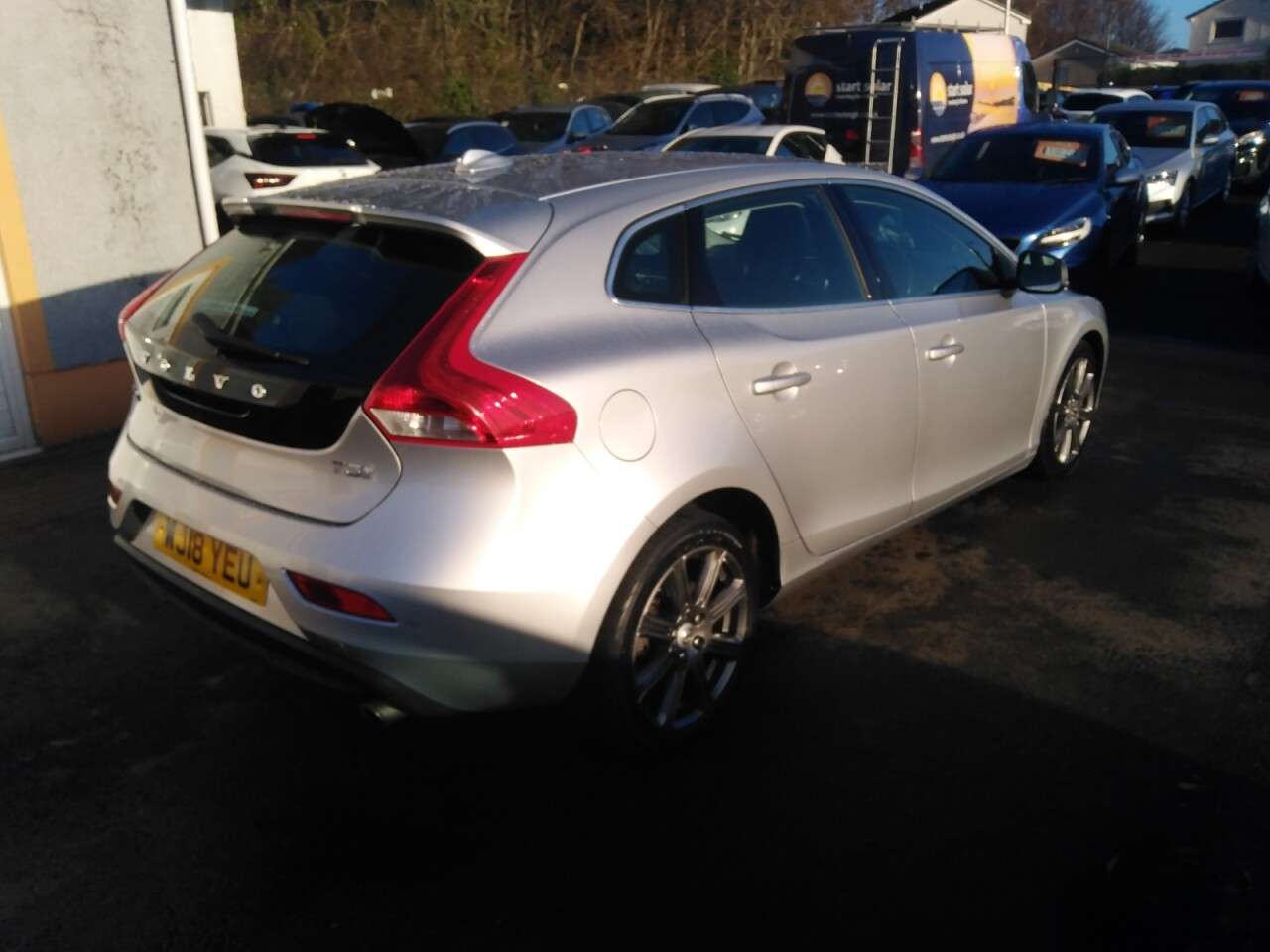 2018 VOLVO V40 2018 VOLVO V40