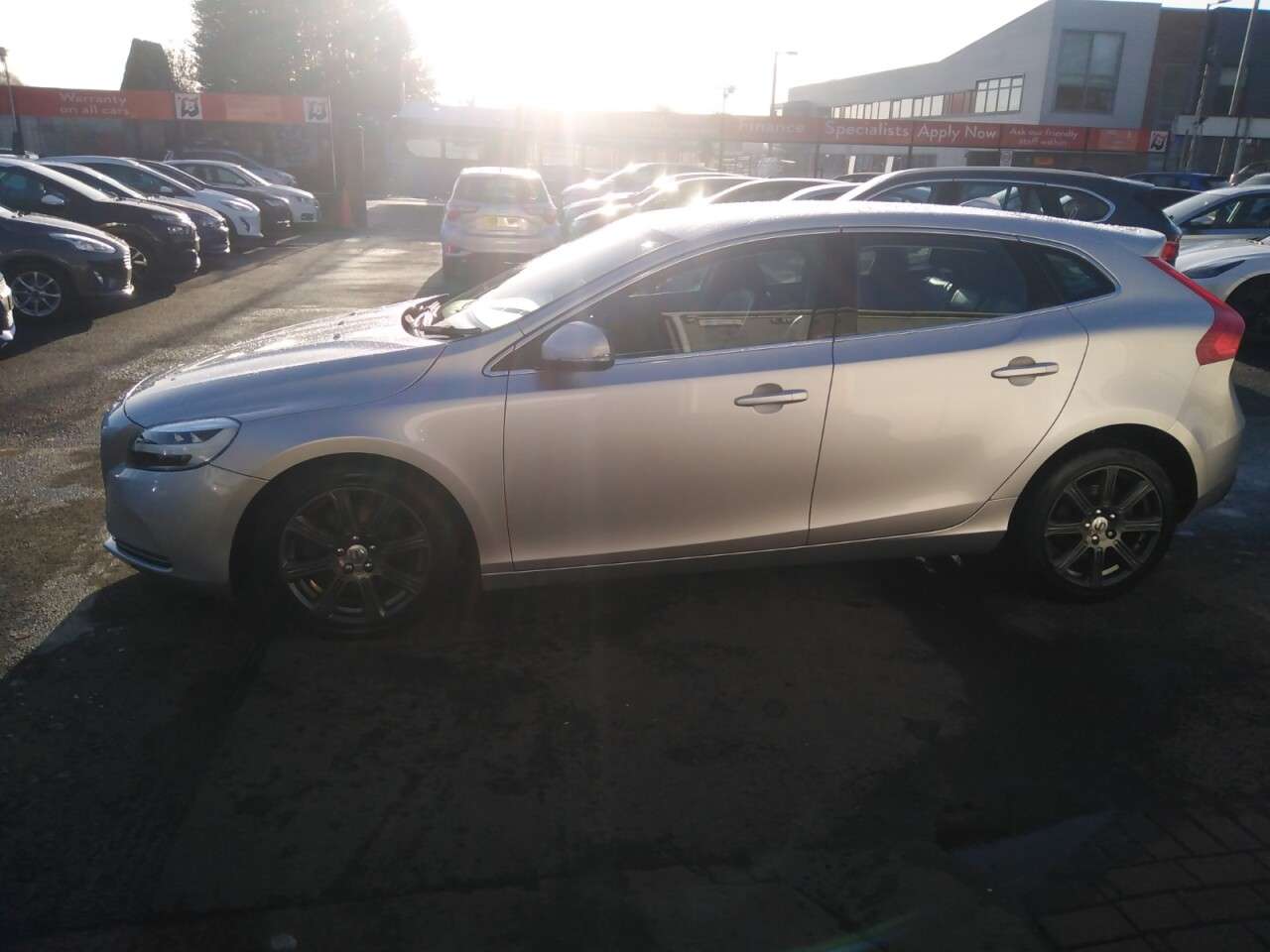 2018 VOLVO V40 2018 VOLVO V40