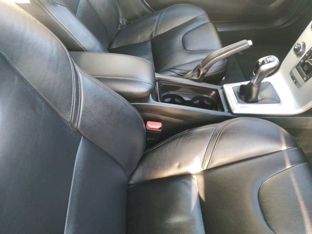 2018 VOLVO V40 2018 VOLVO V40