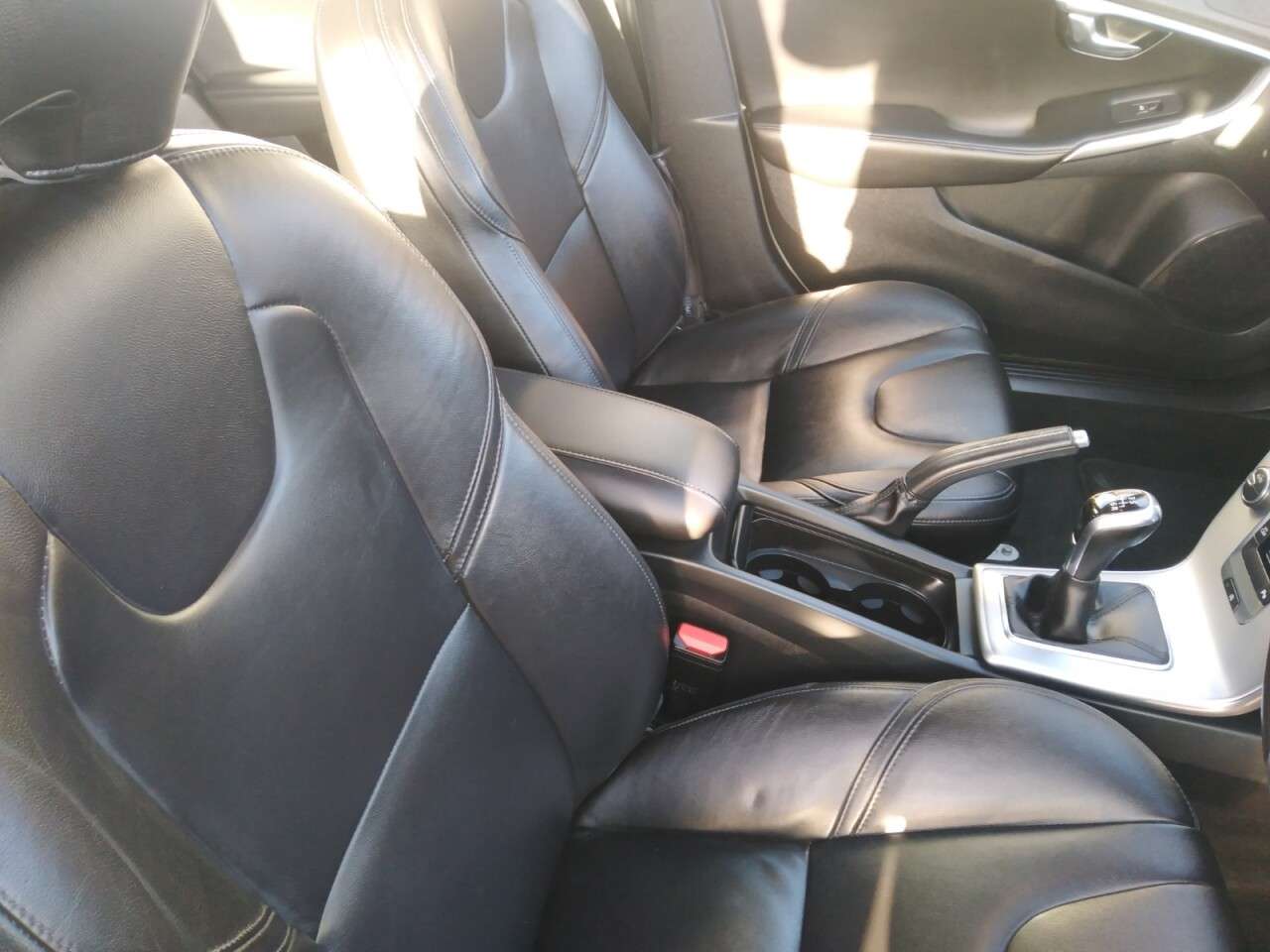 2018 VOLVO V40 2018 VOLVO V40