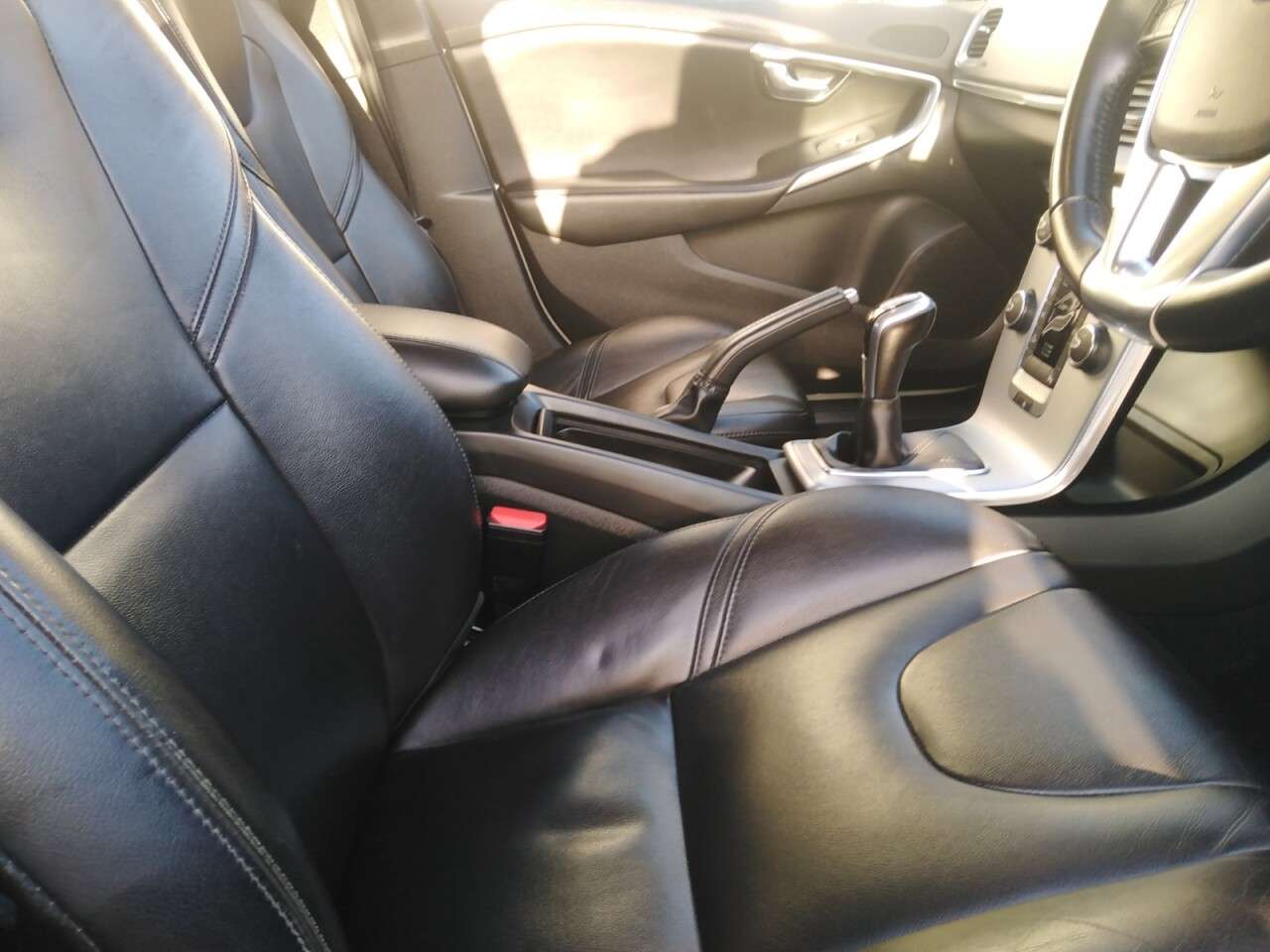 2018 VOLVO V40 2018 VOLVO V40