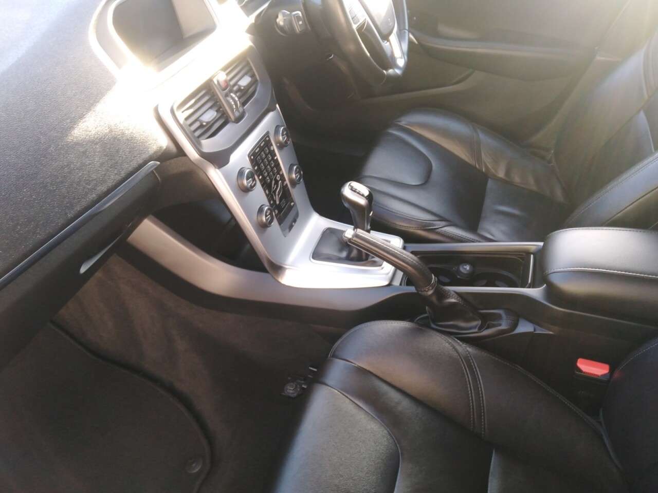 2018 VOLVO V40 2018 VOLVO V40