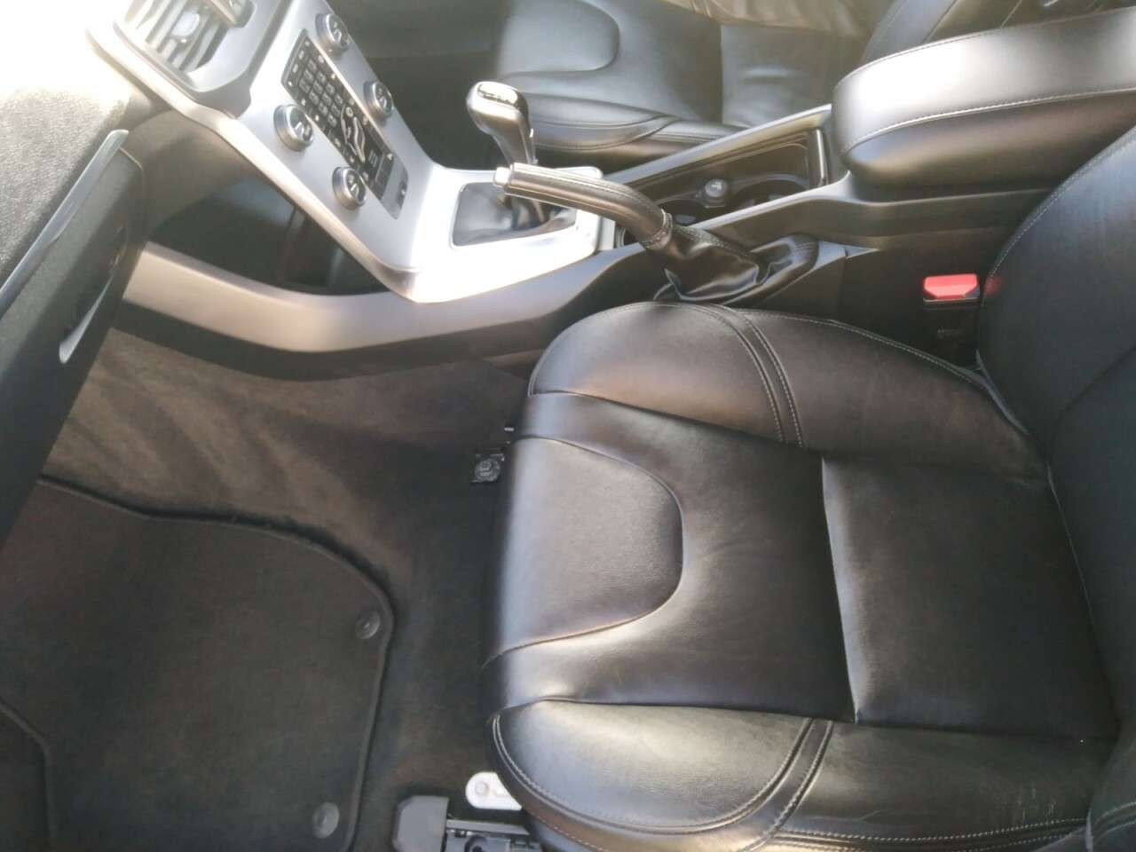 2018 VOLVO V40 2018 VOLVO V40