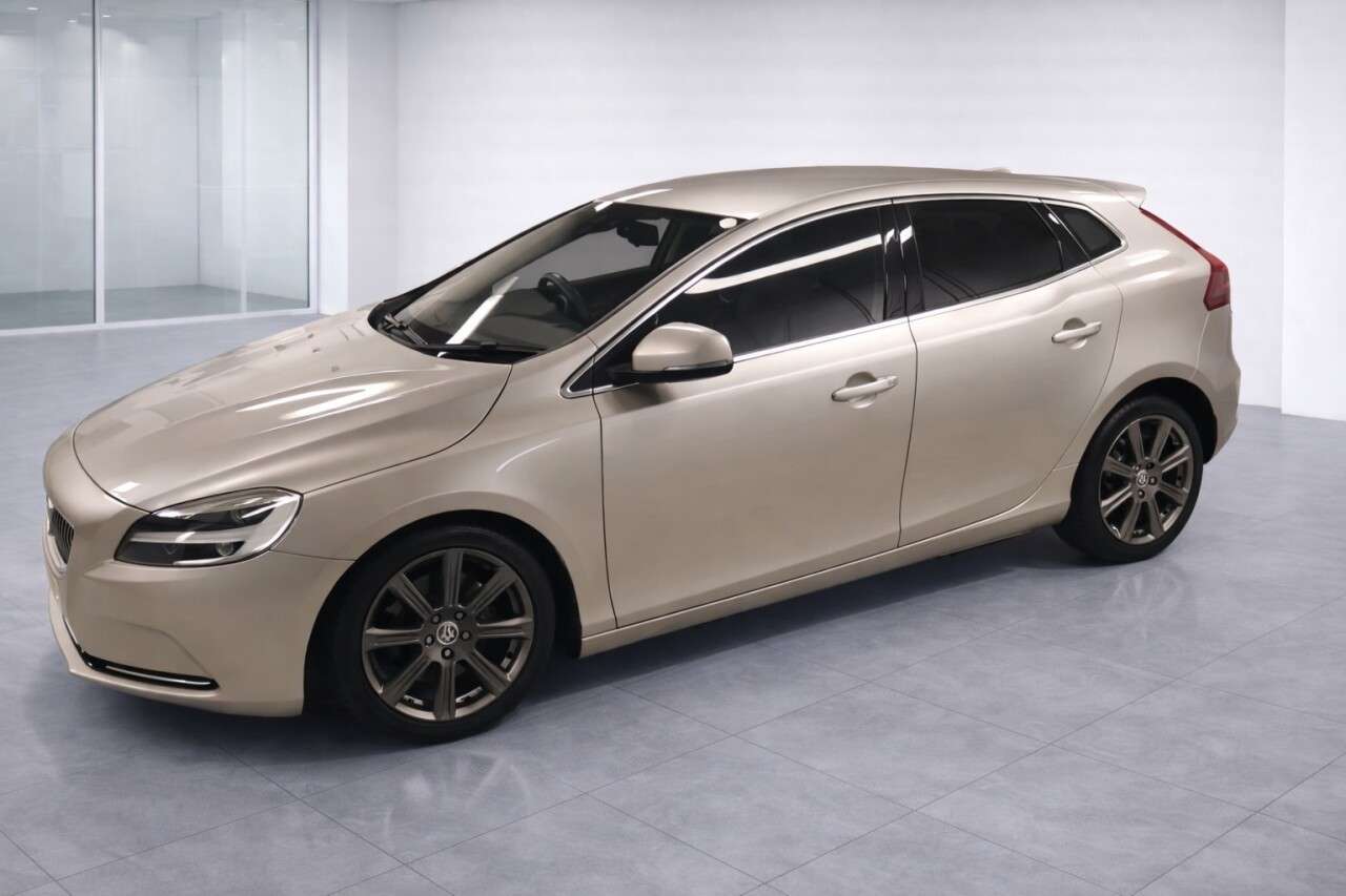 2018 VOLVO V40 2018 VOLVO V40