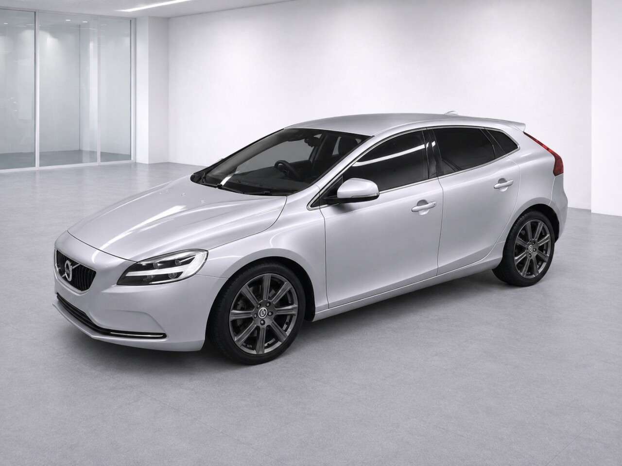 2018 VOLVO V40 2018 VOLVO V40