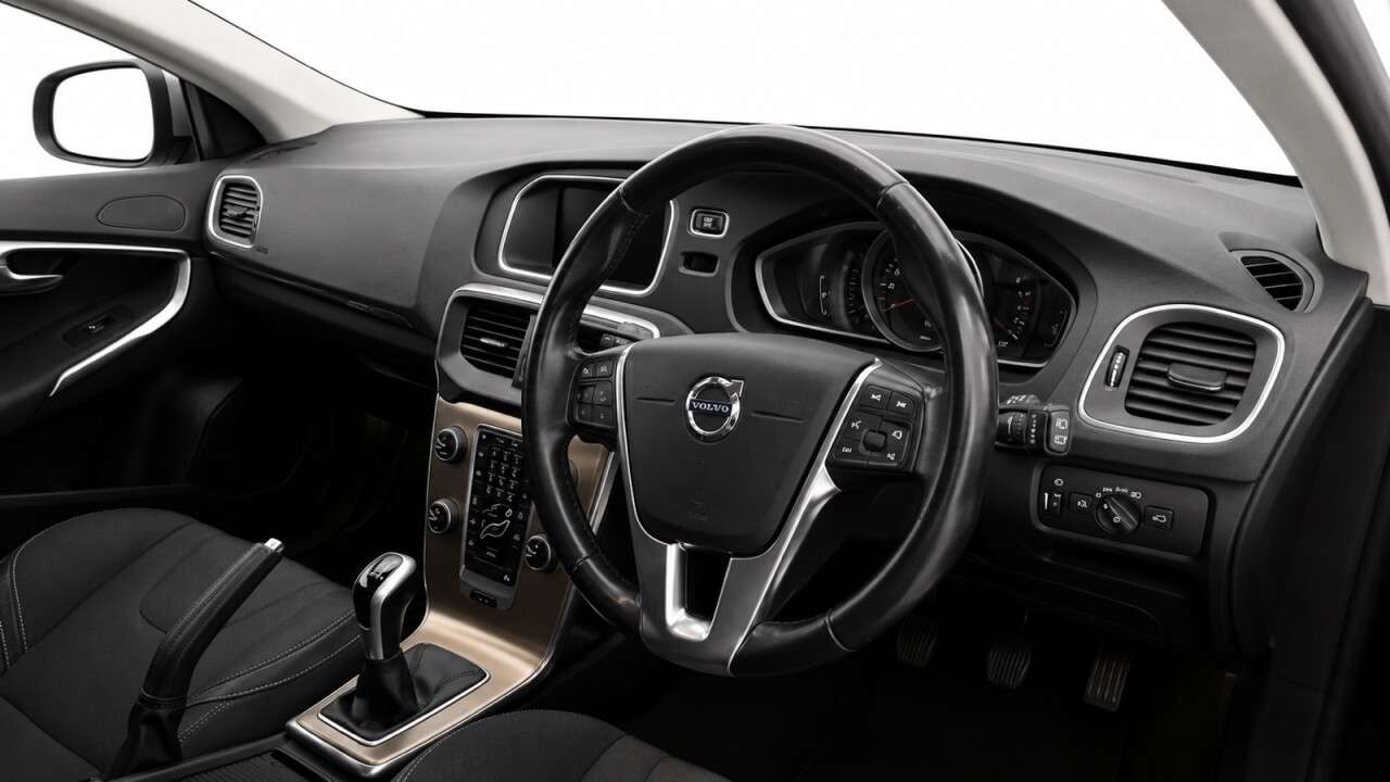 2018 VOLVO V40 2018 VOLVO V40