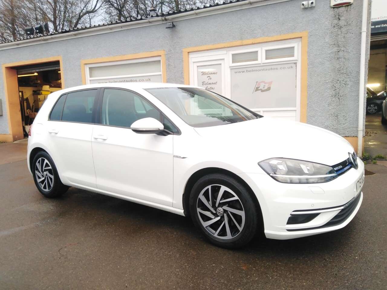A 2019 VOLKSWAGEN GOLF 1.5 TSI EVO Match Hatchback 5dr Petrol Manual Euro 6 (s/s) (130 ps) A 2019 VOLKSWAGEN GOLF 1.5 TSI EVO Match Hatchback 5dr Petrol Manual Euro 6 (s/s) (130 ps)