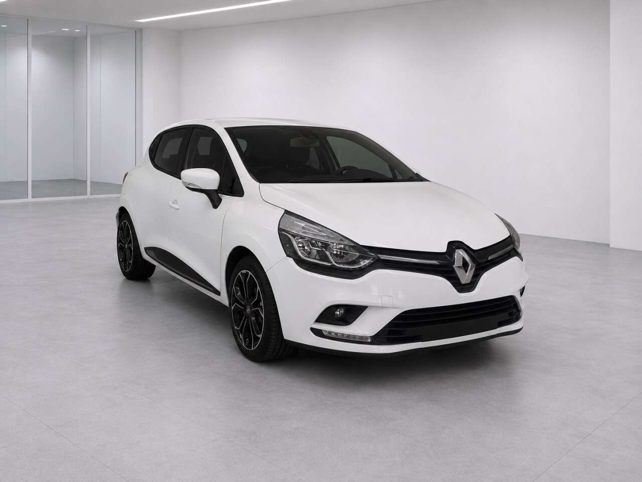 A 2019 RENAULT CLIO 1.5 dCi Iconic Hatchback 5dr Diesel Manual Euro 6 (s/s) (90 ps) A 2019 RENAULT CLIO 1.5 dCi Iconic Hatchback 5dr Diesel Manual Euro 6 (s/s) (90 ps)