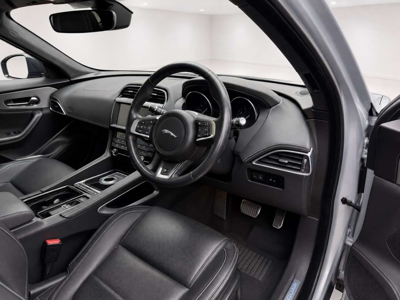 2019 JAGUAR F-PACE 2019 JAGUAR F-PACE