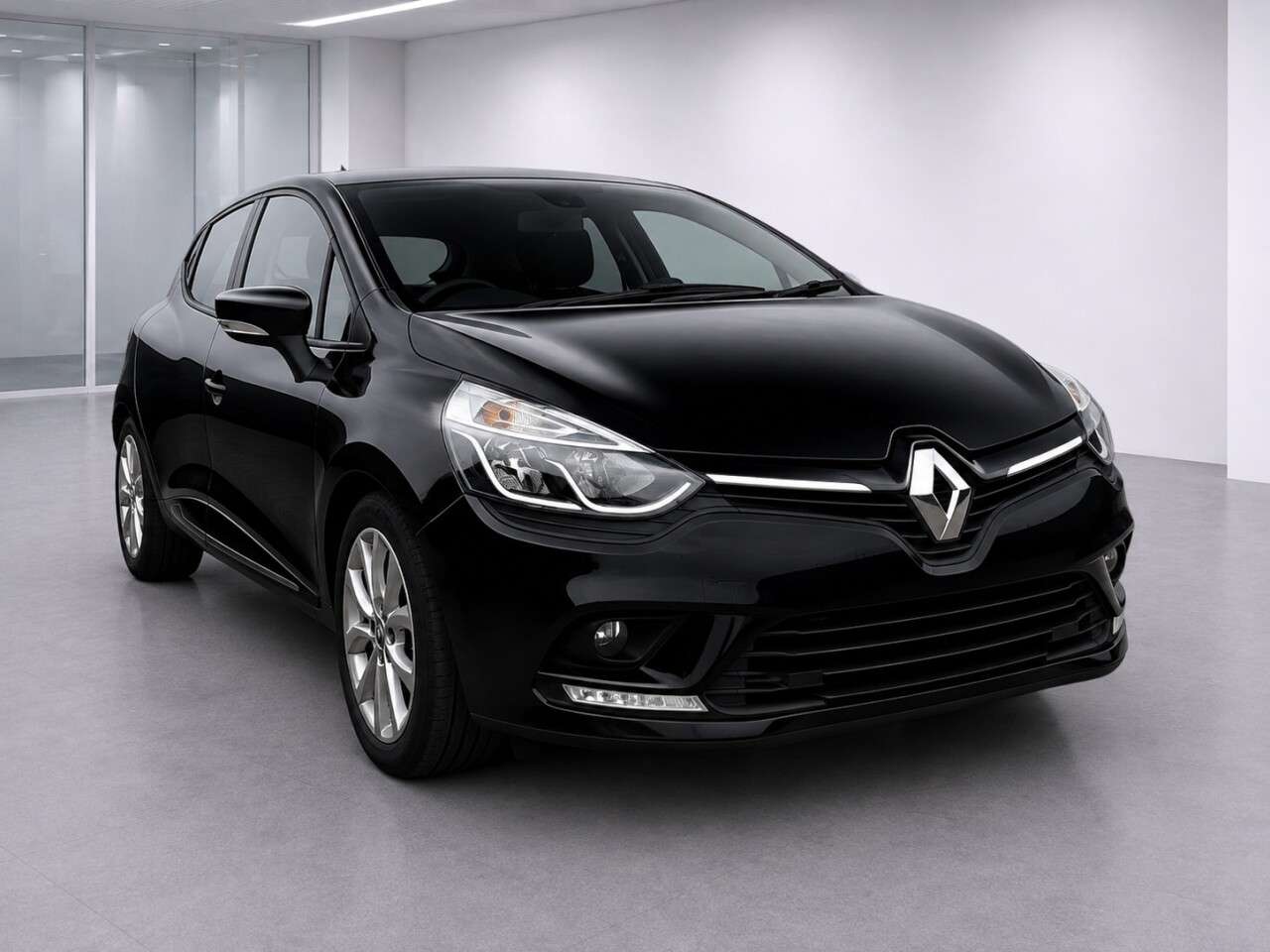 A 2018 RENAULT CLIO 1.2 16V Dynamique Nav Hatchback 5dr Petrol Manual Euro 6 (75 ps) A 2018 RENAULT CLIO 1.2 16V Dynamique Nav Hatchback 5dr Petrol Manual Euro 6 (75 ps)