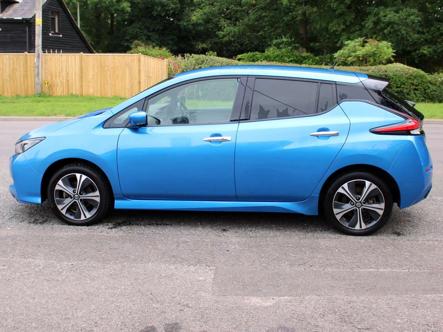 A 2020 NISSAN LEAF 62kWh e+ n-tec Hatchback 5dr Electric Auto (217 ps) A 2020 NISSAN LEAF 62kWh e+ n-tec Hatchback 5dr Electric Auto (217 ps)