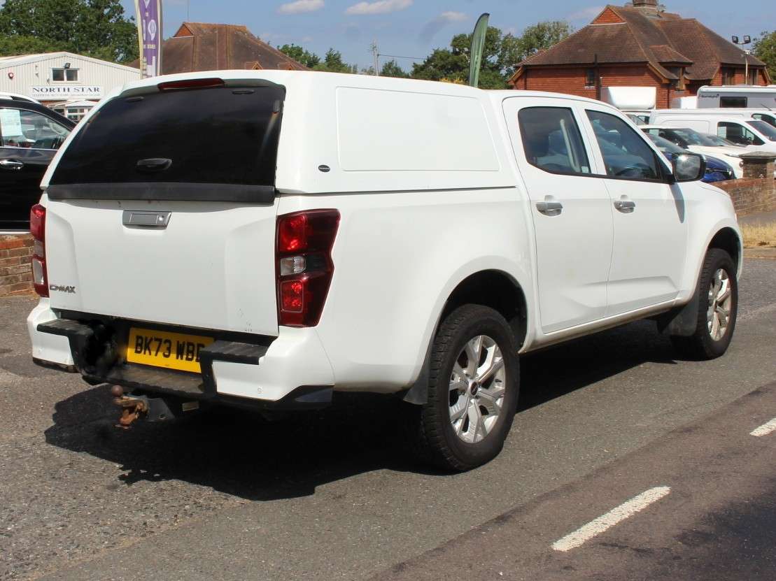 A 2023 ISUZU D-MAX 1.9 TD DL20 Pickup Double Cab 4dr Diesel Manual 4WD Euro 6 (s/s) (164 ps) A 2023 ISUZU D-MAX 1.9 TD DL20 Pickup Double Cab 4dr Diesel Manual 4WD Euro 6 (s/s) (164 ps)