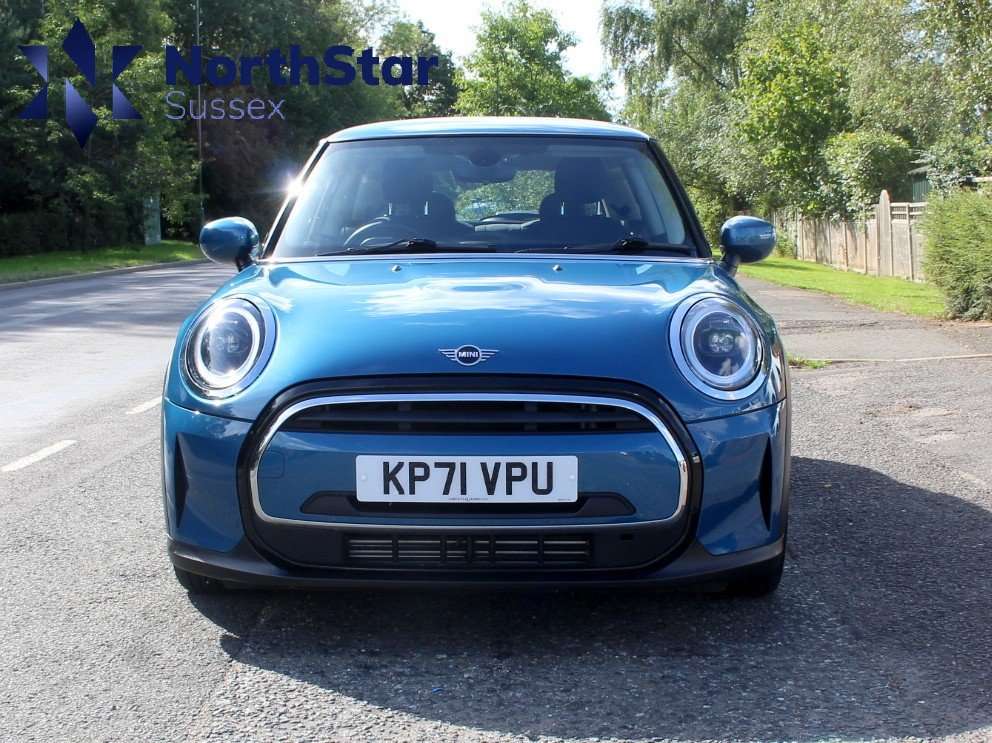 A 2021 MINI HATCH 1.5 One Classic Hatchback 3dr Petrol Steptronic Euro 6 (s/s) (102 ps) A 2021 MINI HATCH 1.5 One Classic Hatchback 3dr Petrol Steptronic Euro 6 (s/s) (102 ps)