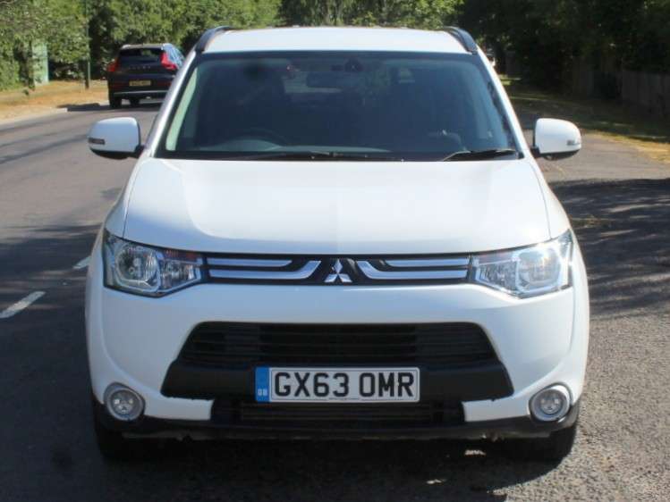 A 2013 MITSUBISHI OUTLANDER 2.2 DI-D GX3 SUV 5dr Diesel Manual 4WD Euro 5 (s/s) (150 ps) A 2013 MITSUBISHI OUTLANDER 2.2 DI-D GX3 SUV 5dr Diesel Manual 4WD Euro 5 (s/s) (150 ps)