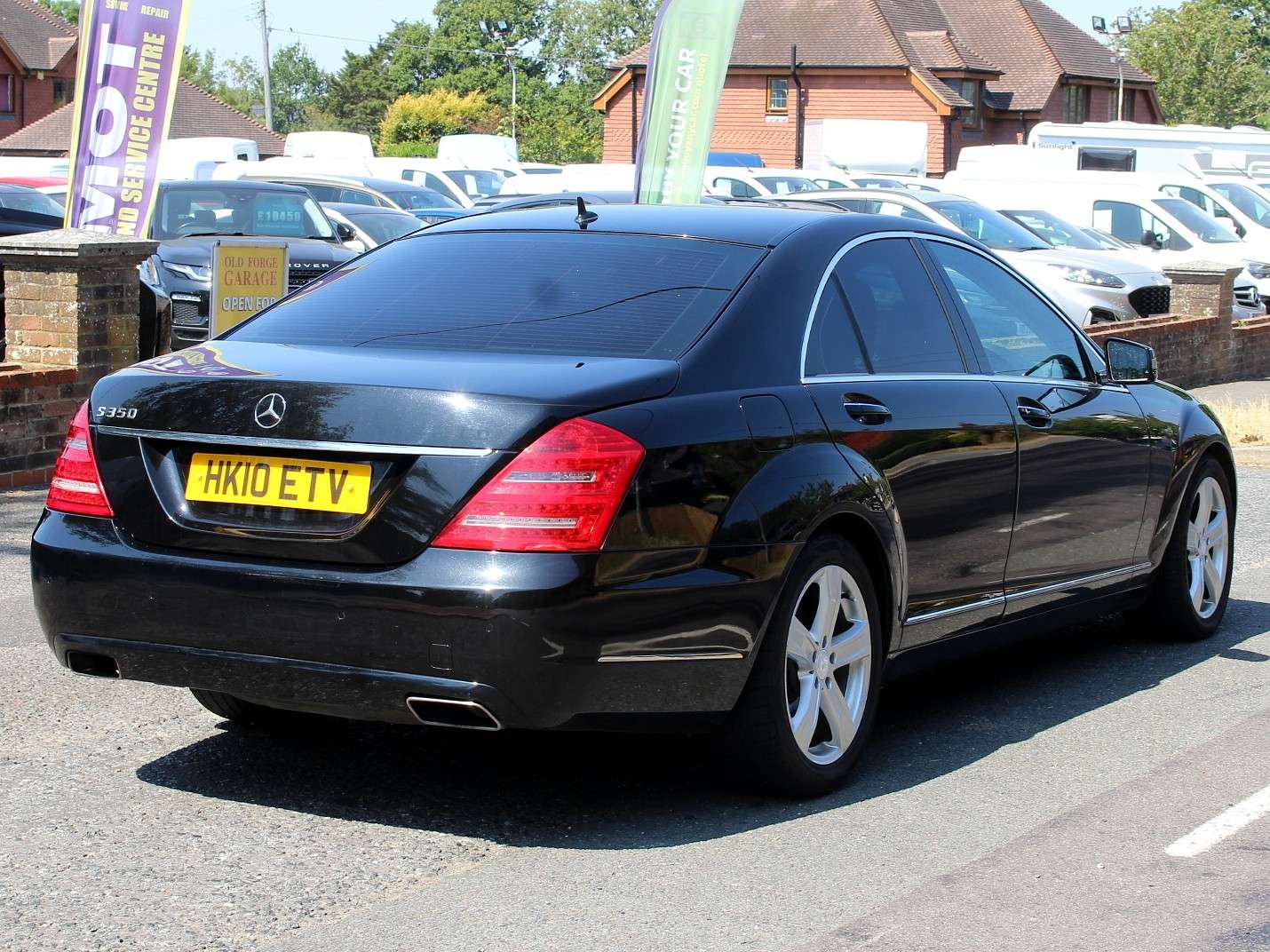A 2010 MERCEDES-BENZ S CLASS 3.0 S350 CDI V6 BlueEfficiency Saloon 4dr Diesel G-Tronic Euro 4 (235 ps) A 2010 MERCEDES-BENZ S CLASS 3.0 S350 CDI V6 BlueEfficiency Saloon 4dr Diesel G-Tronic Euro 4 (235 ps)