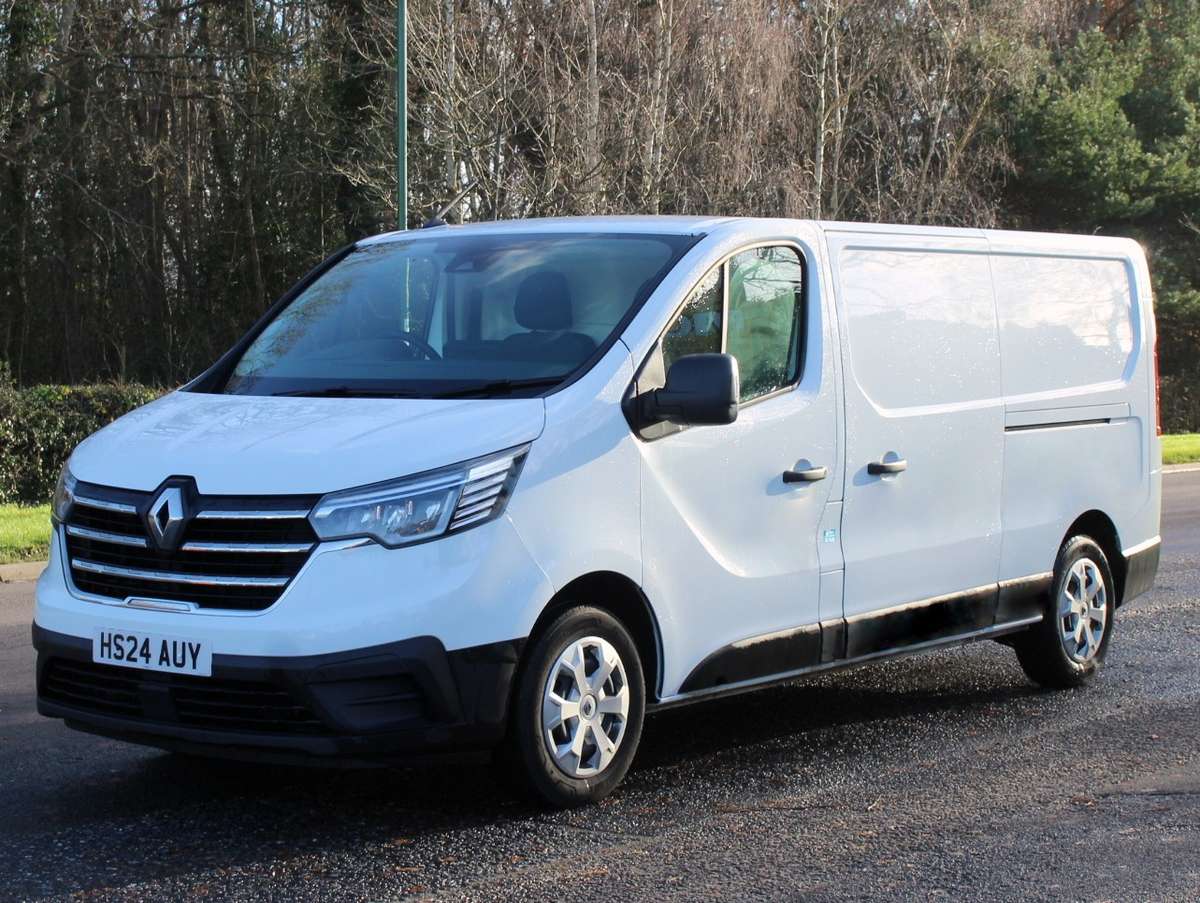 Check out this Renault Trafic 2024 Diesel Manual