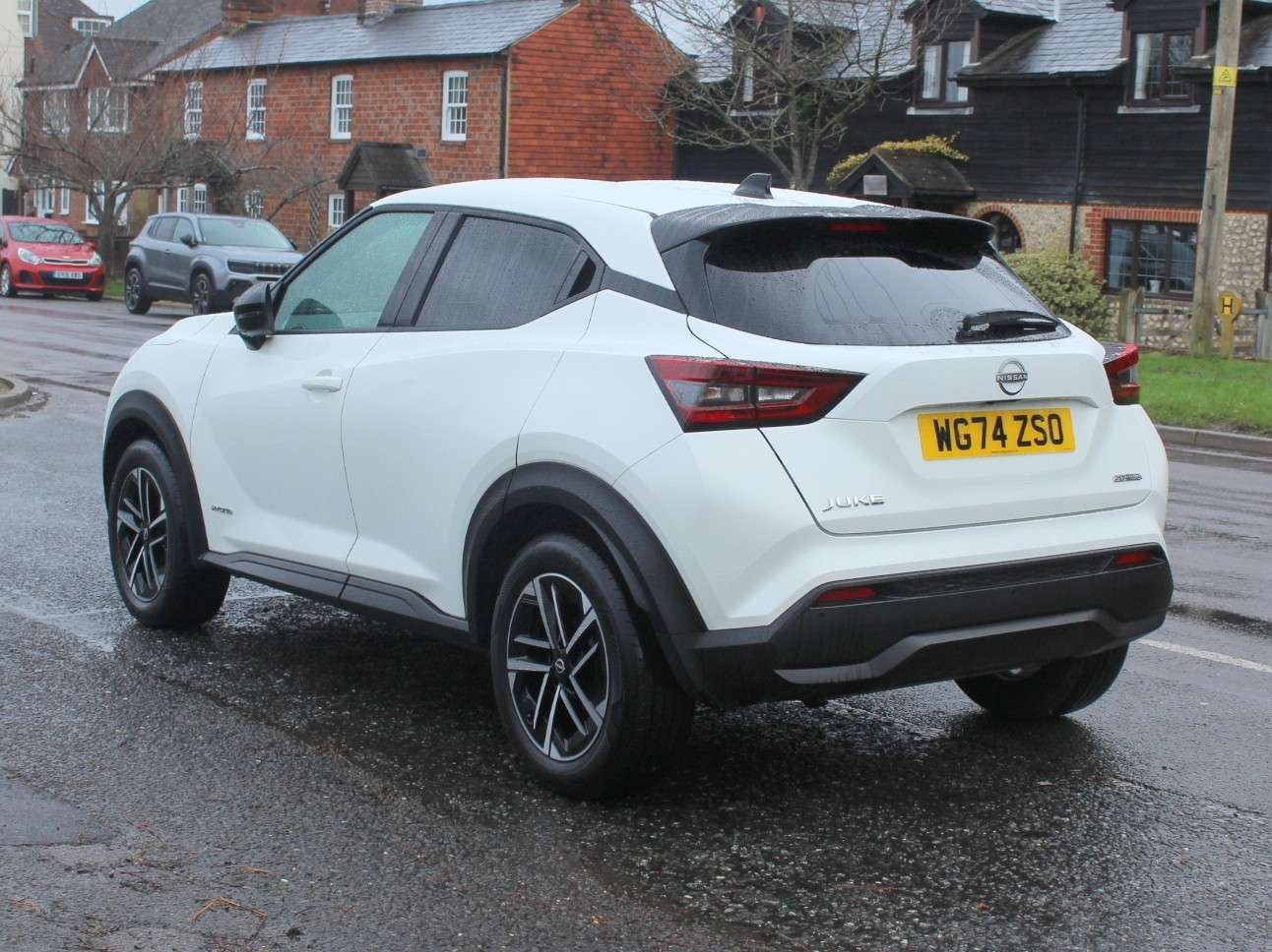 A 2025 NISSAN JUKE 1.6 N-Connecta SUV 5dr Petrol Hybrid Auto Euro 6 (143 ps) A 2025 NISSAN JUKE 1.6 N-Connecta SUV 5dr Petrol Hybrid Auto Euro 6 (143 ps)