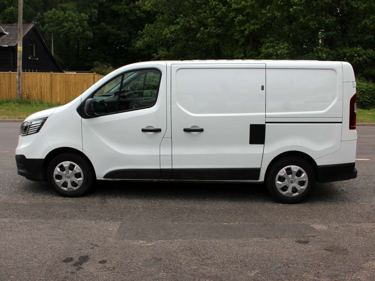 A 2023 RENAULT TRAFIC 2.0 dCi Blue SL28 Business+ Panel Van 5dr Diesel Manual L1 H1 Euro 6 (s/s) (130 ps) A 2023 RENAULT TRAFIC 2.0 dCi Blue SL28 Business+ Panel Van 5dr Diesel Manual L1 H1 Euro 6 (s/s) (130 ps)