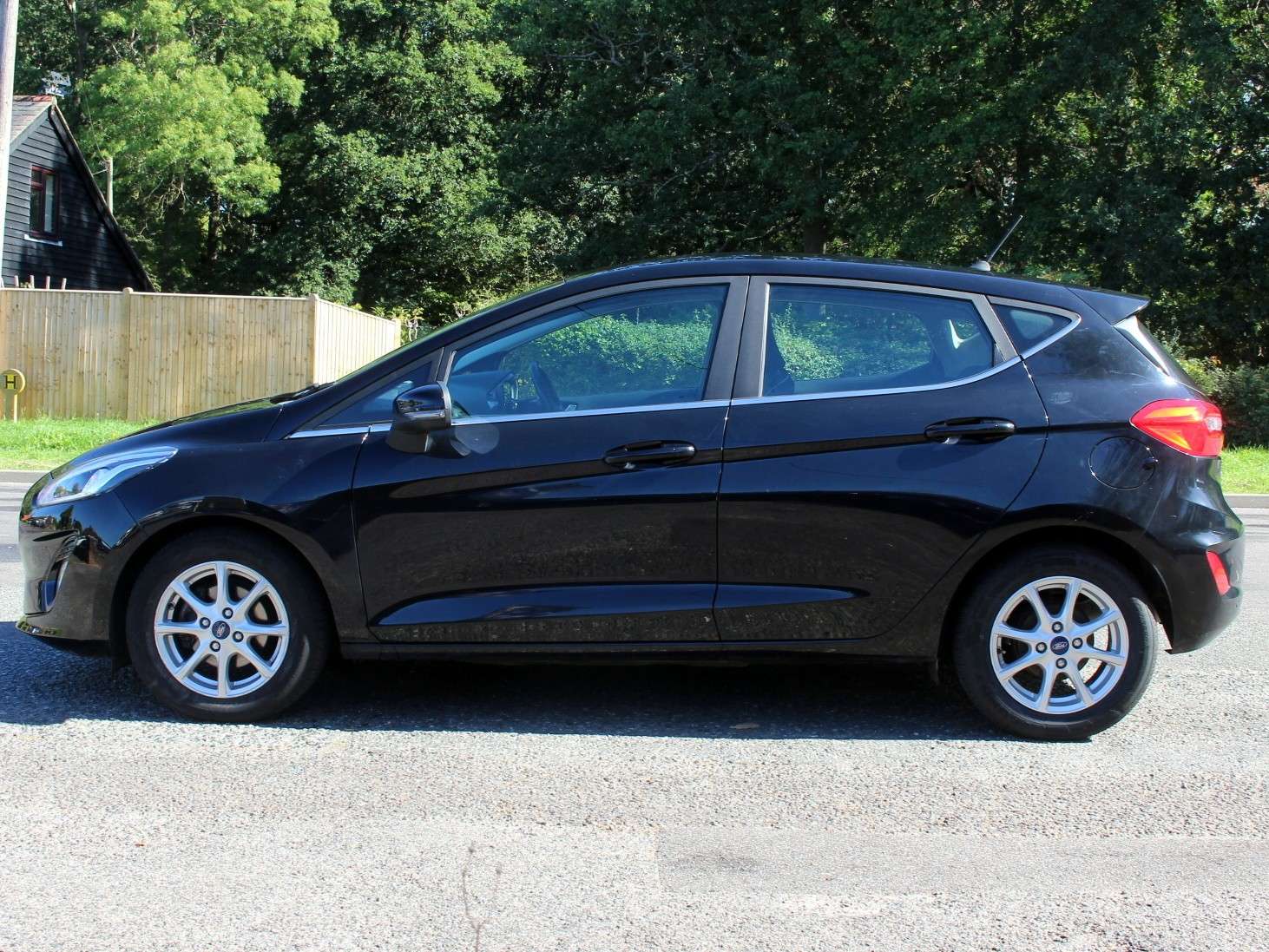 A 2018 FORD FIESTA 1.0T EcoBoost Zetec Hatchback 5dr Petrol Auto Euro 6 (s/s) (100 ps) A 2018 FORD FIESTA 1.0T EcoBoost Zetec Hatchback 5dr Petrol Auto Euro 6 (s/s) (100 ps)