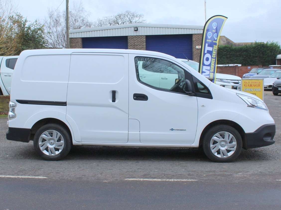 A 2021 NISSAN E-NV200 40kWh Acenta Panel Van 5dr Electric Auto SWB (Quick Charge) (109 ps) A 2021 NISSAN E-NV200 40kWh Acenta Panel Van 5dr Electric Auto SWB (Quick Charge) (109 ps)