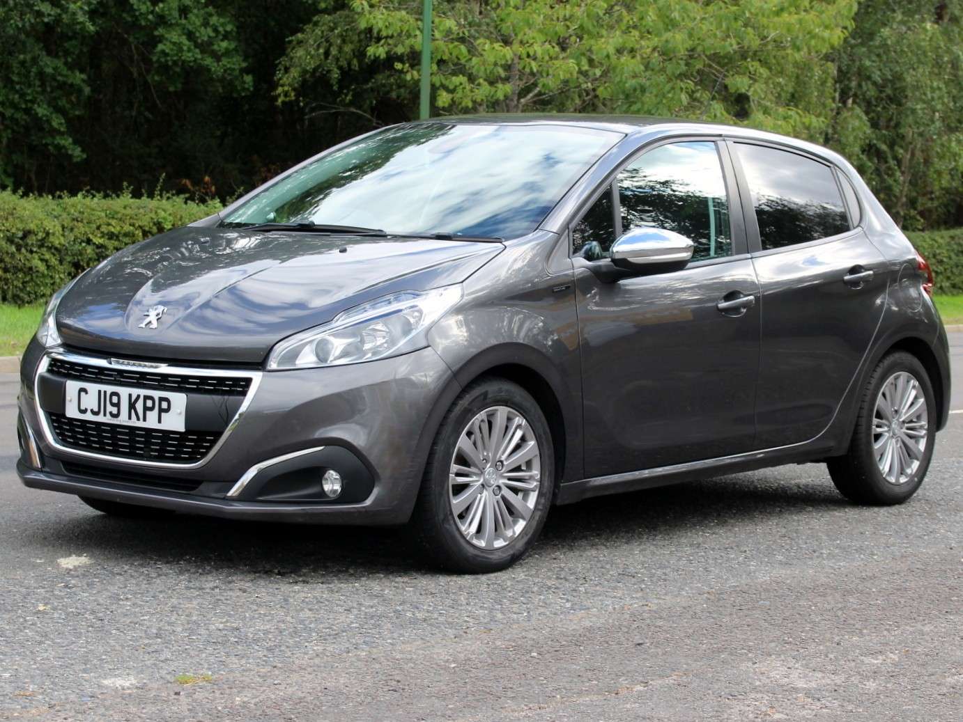 A 2019 PEUGEOT 208 1.2 PureTech Signature Hatchback 5dr Petrol Manual Euro 6 (s/s) (82 ps) A 2019 PEUGEOT 208 1.2 PureTech Signature Hatchback 5dr Petrol Manual Euro 6 (s/s) (82 ps)