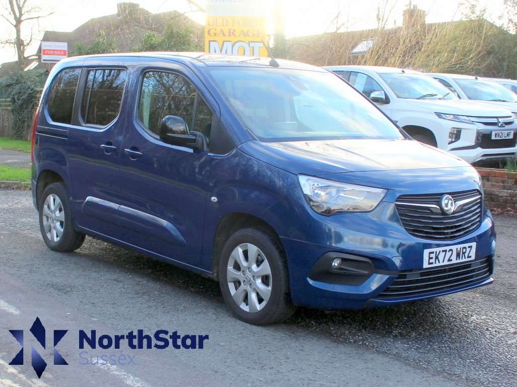 A 2022 VAUXHALL COMBO LIFE 1.5 Turbo D SE MPV 5dr Diesel Manual 6Spd Euro 6 (s/s) (100 ps) A 2022 VAUXHALL COMBO LIFE 1.5 Turbo D SE MPV 5dr Diesel Manual 6Spd Euro 6 (s/s) (100 ps)