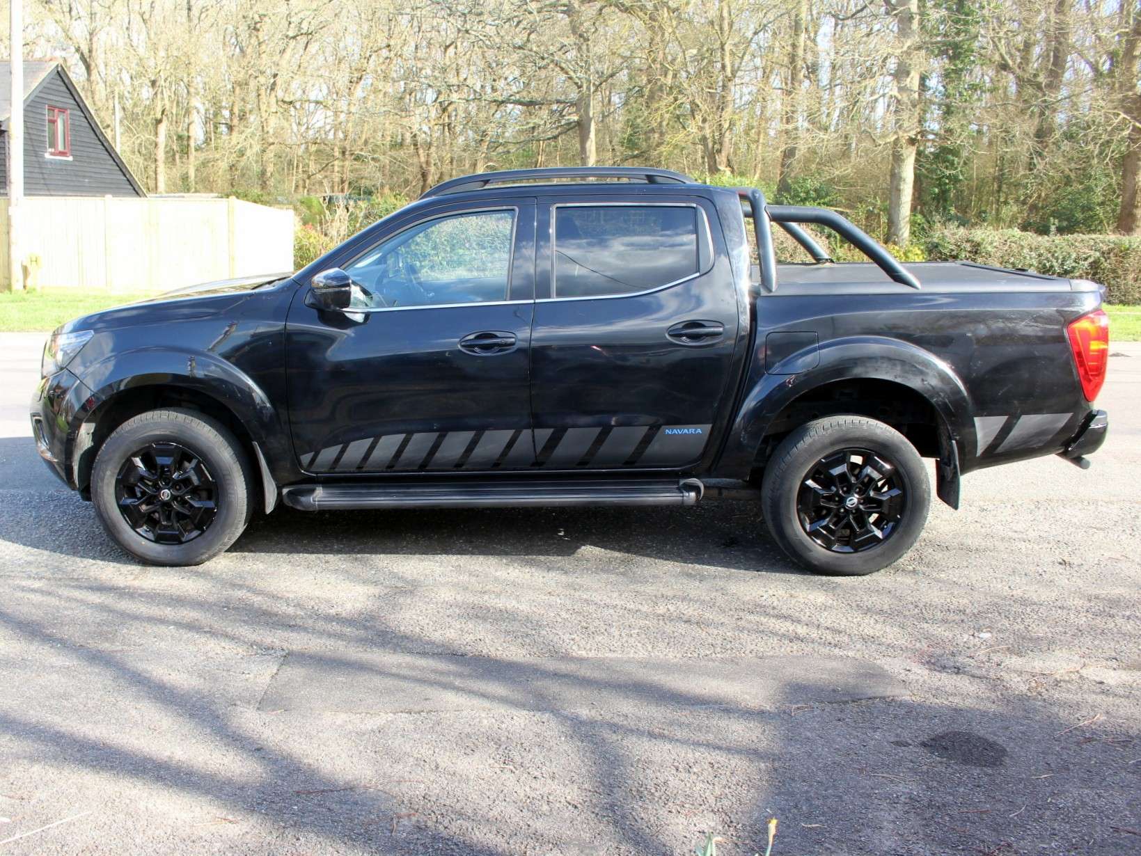 A 2021 NISSAN NAVARA 2.3 dCi N-Guard Pickup Double Cab 4dr Diesel Auto 4WD Euro 6 (190 ps) A 2021 NISSAN NAVARA 2.3 dCi N-Guard Pickup Double Cab 4dr Diesel Auto 4WD Euro 6 (190 ps)