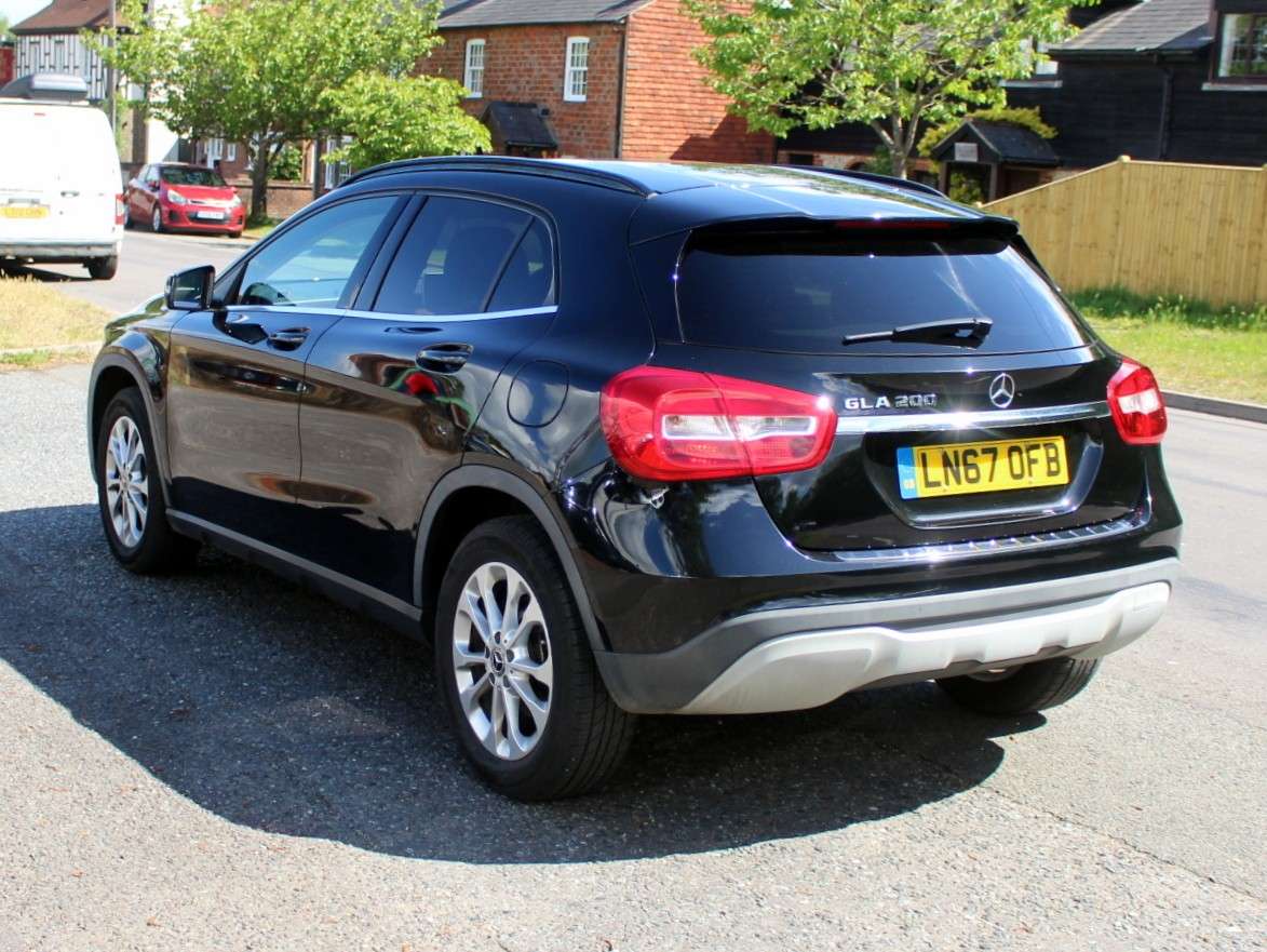 A 2017 MERCEDES-BENZ GLA 1.6 GLA200 SE SUV 5dr Petrol Manual Euro 6 (s/s) (156 ps) A 2017 MERCEDES-BENZ GLA 1.6 GLA200 SE SUV 5dr Petrol Manual Euro 6 (s/s) (156 ps)