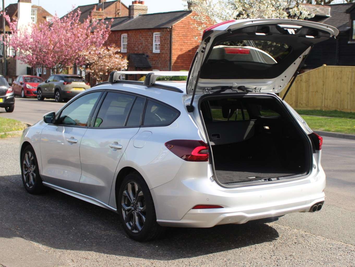 A 2023 FORD FOCUS 1.0T EcoBoost MHEV ST-Line Edition Estate 5dr Petrol Manual Euro 6 (s/s) (155 ps) A 2023 FORD FOCUS 1.0T EcoBoost MHEV ST-Line Edition Estate 5dr Petrol Manual Euro 6 (s/s) (155 ps)